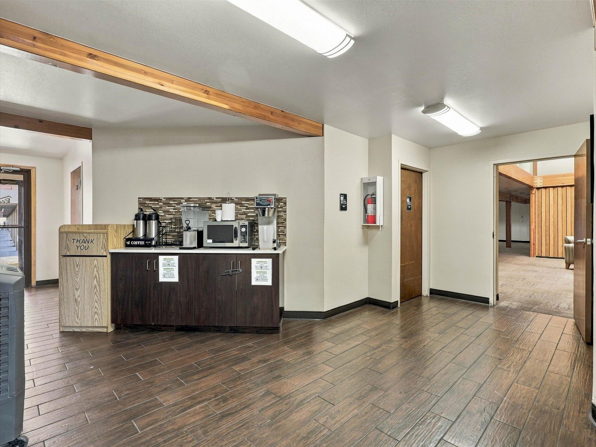 2210 Highway 6&50 Property Photo 11
