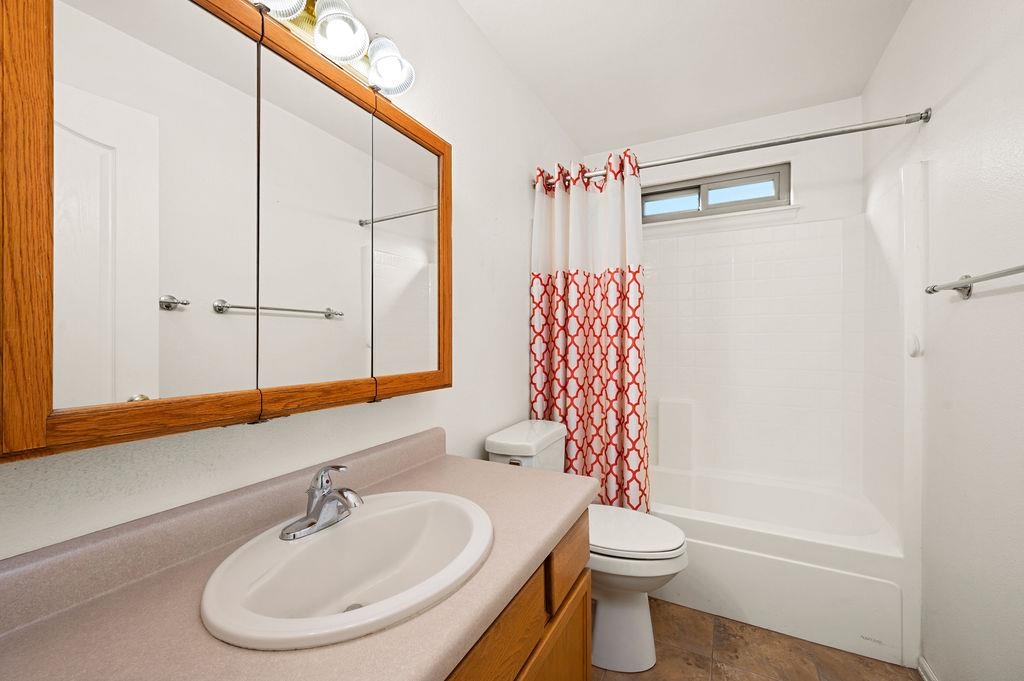 626 1/2 Maurine Lane Property Photo 23