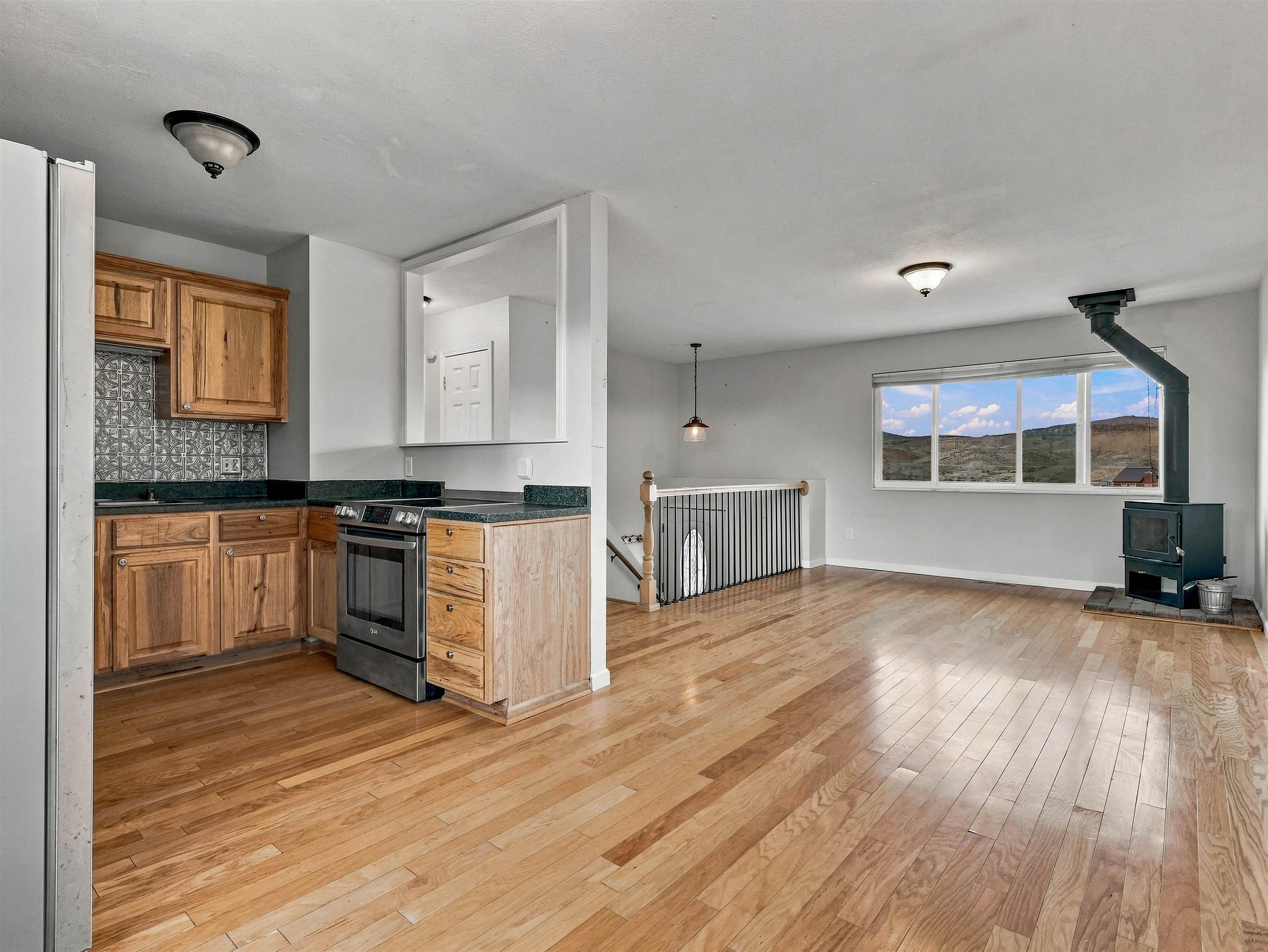 246 Middle Street Property Photo 4