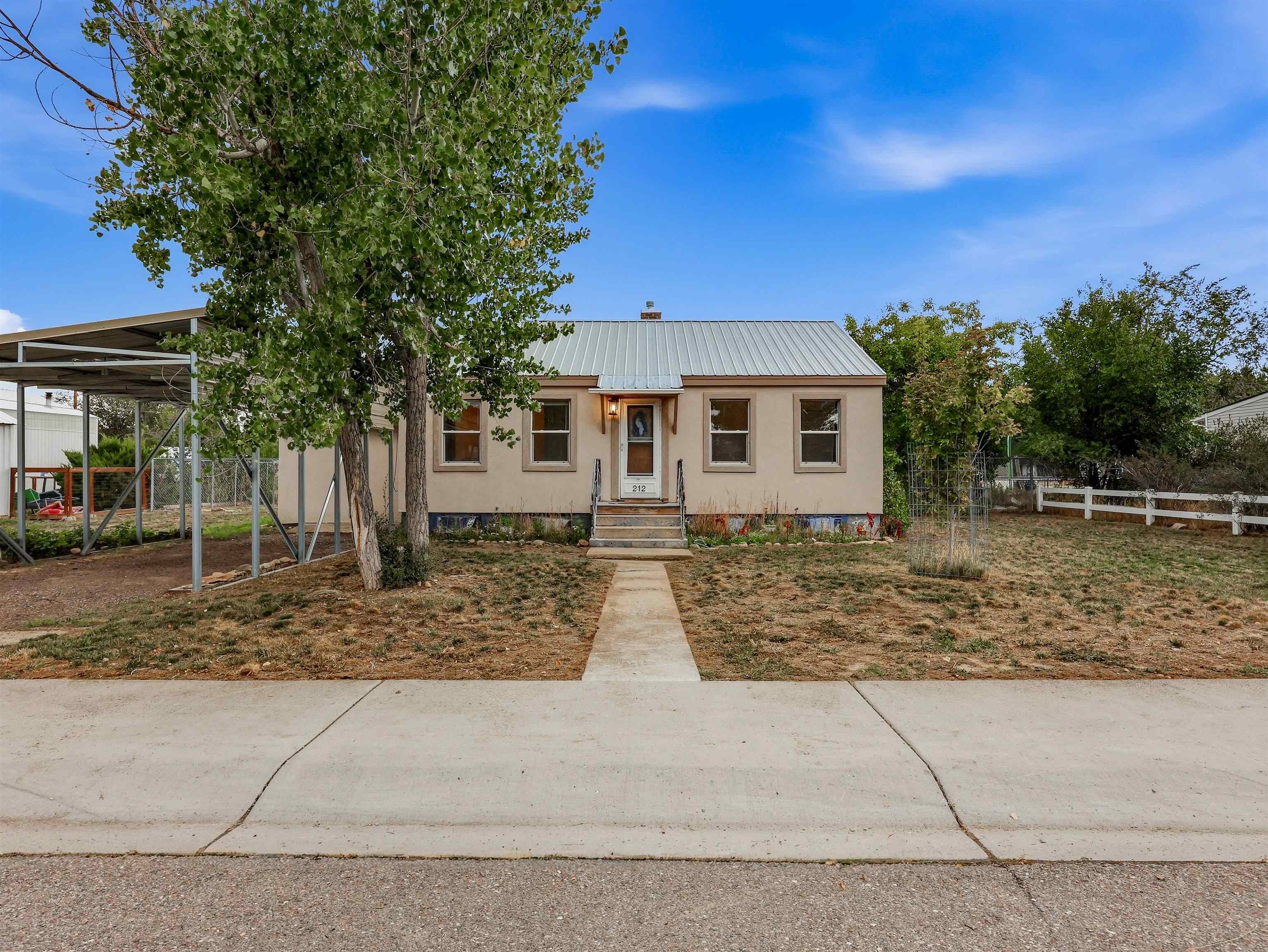 212 Cottonwood Drive Property Photo 1