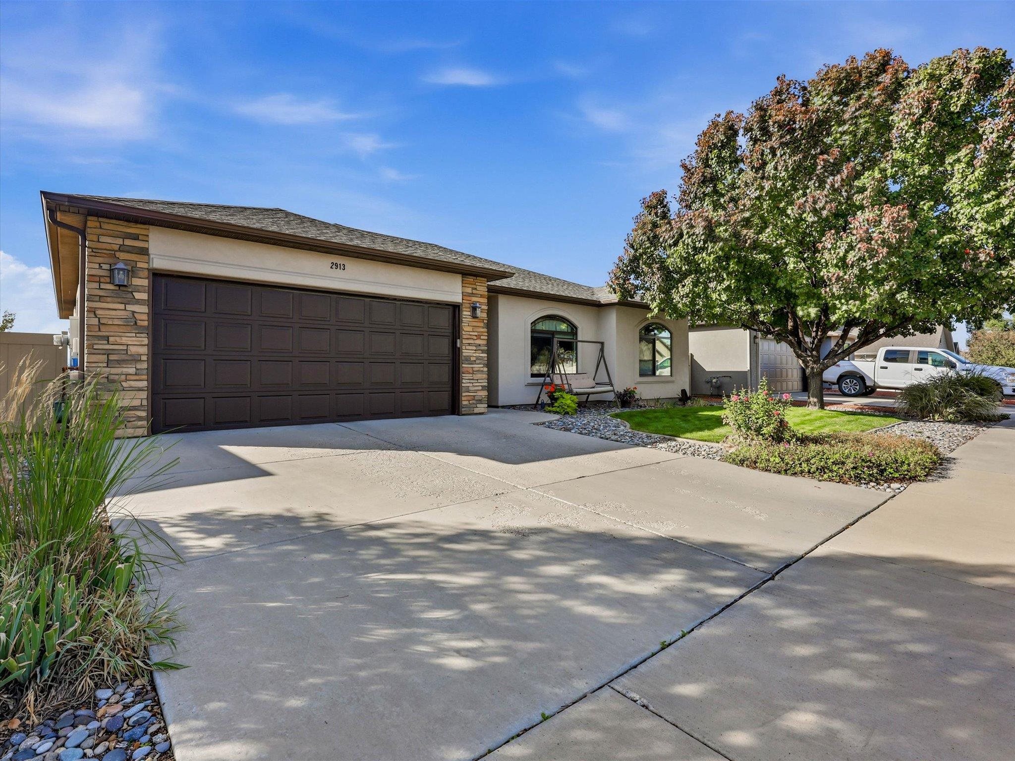 2913 Brodick Way Property Photo 2