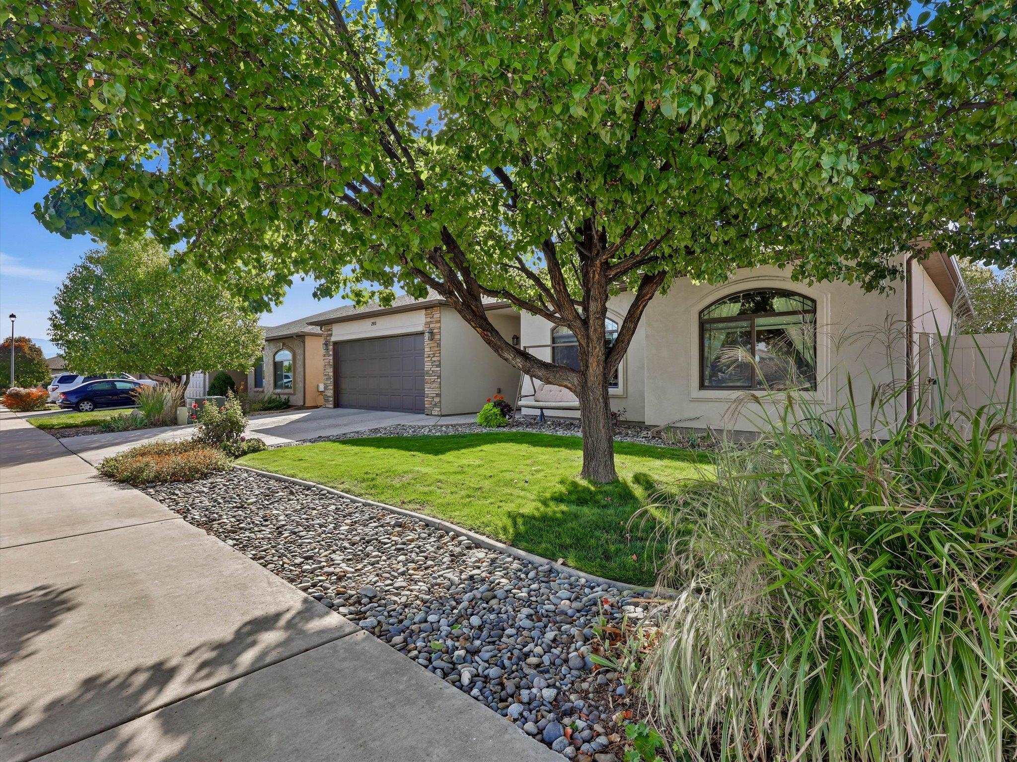 2913 Brodick Way Property Photo 3