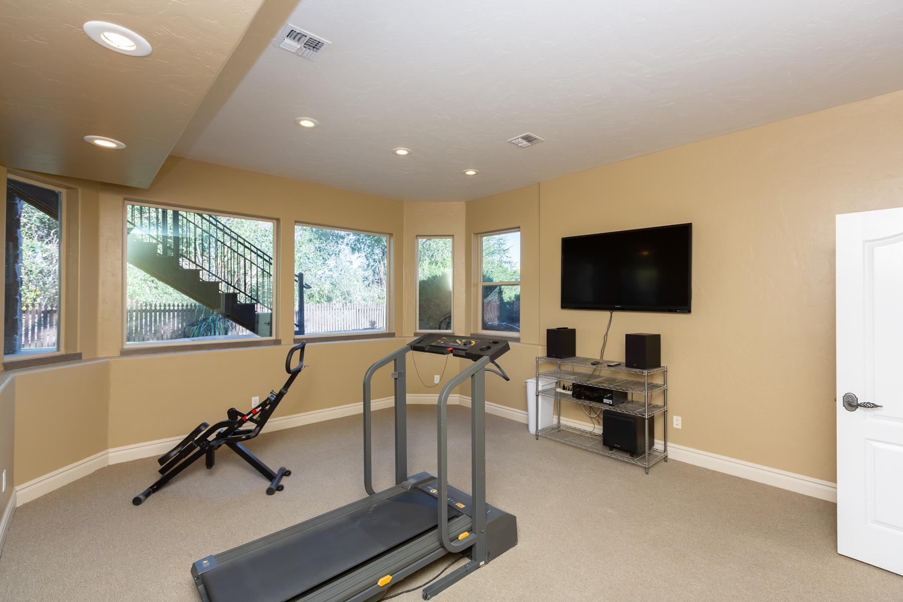 448 Tuscany Court Property Photo 12