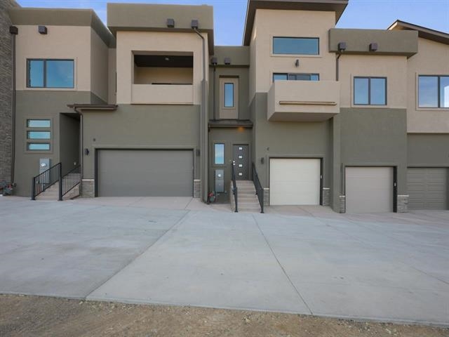392 W Ridges Boulevard Property Photo 8