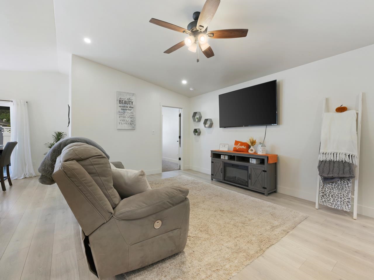 577 Redwing Lane Property Photo 3