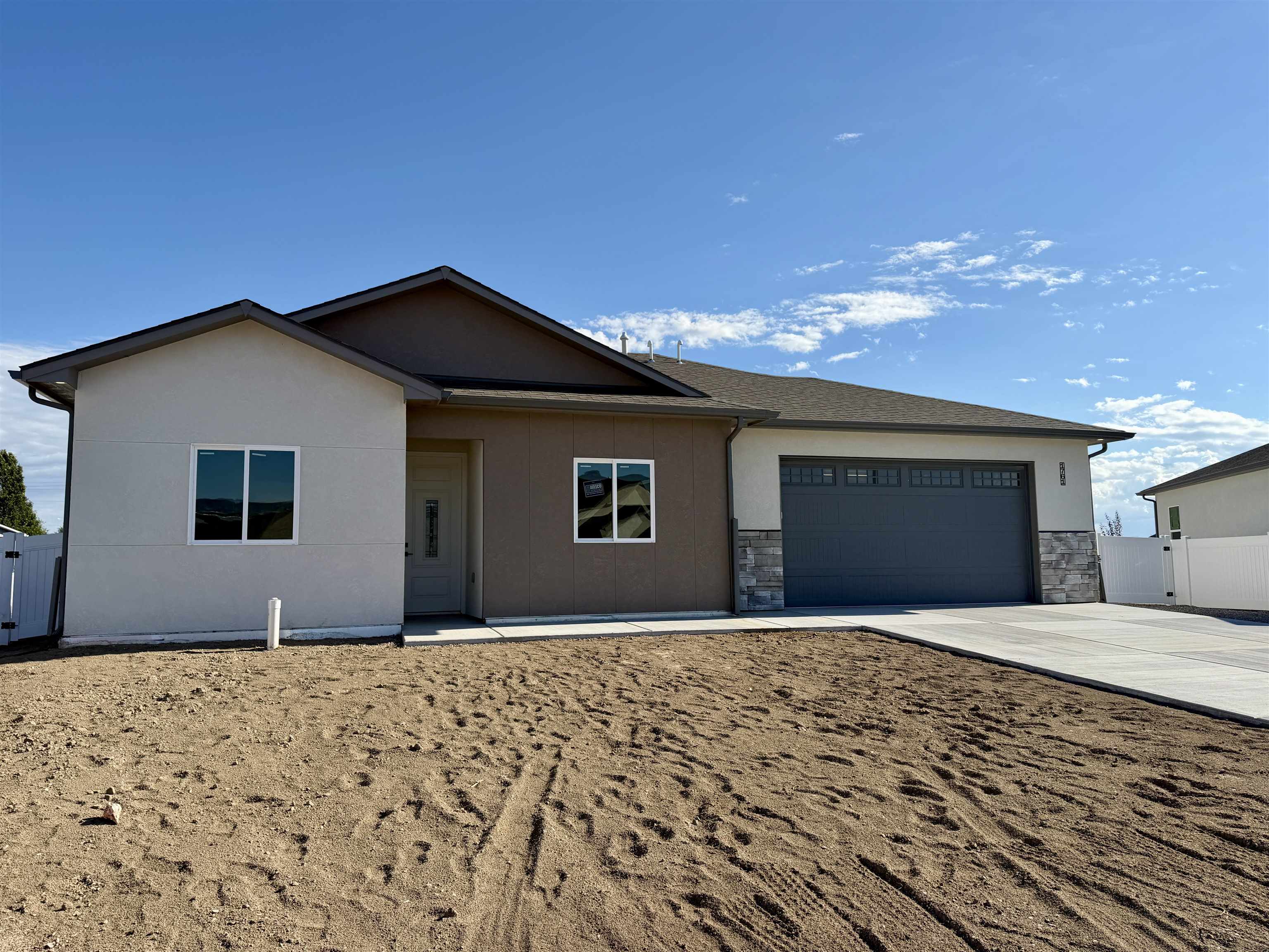 1761 Caliper Way Property Photo 1