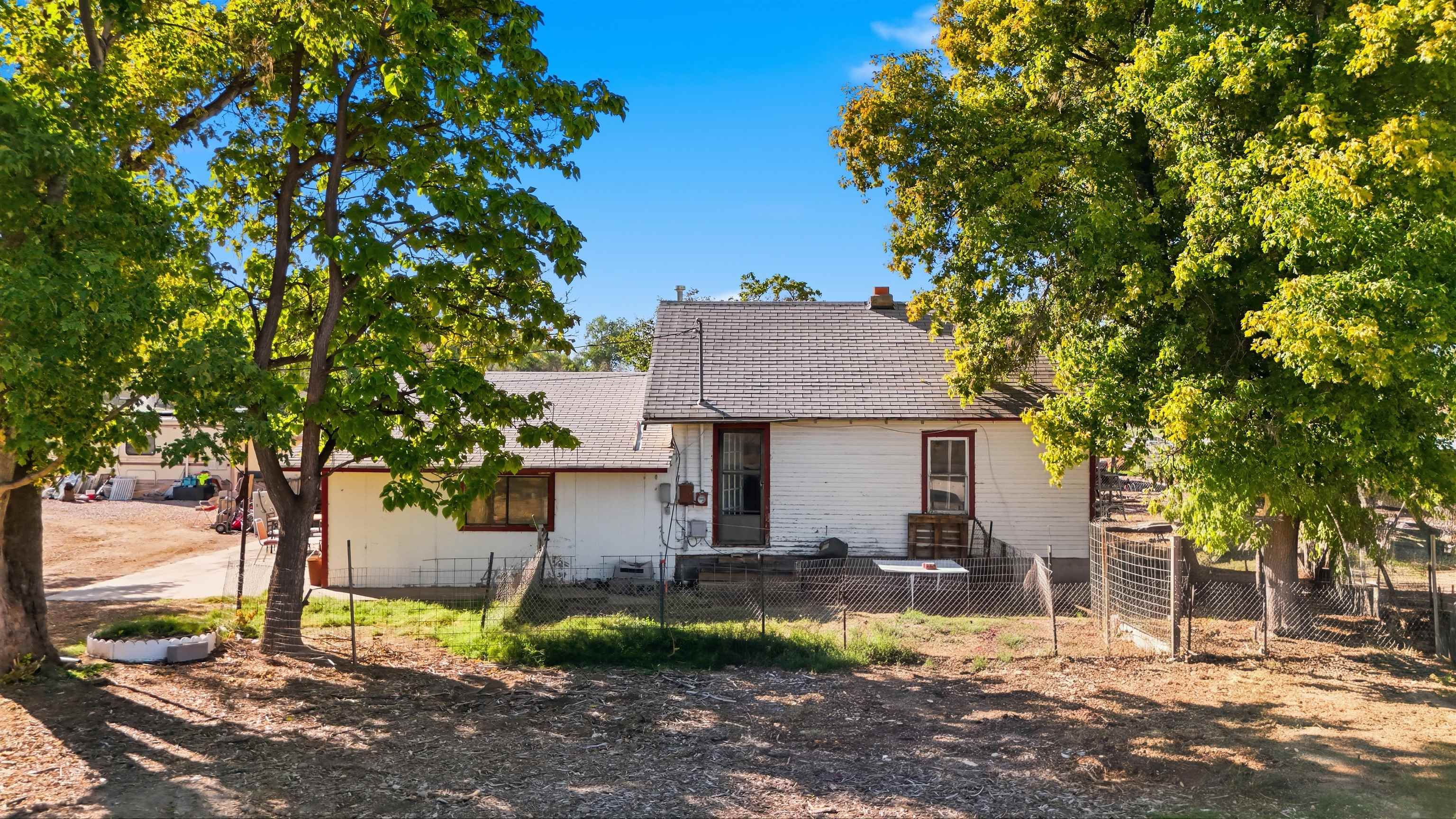 2463 H Road Property Photo 1