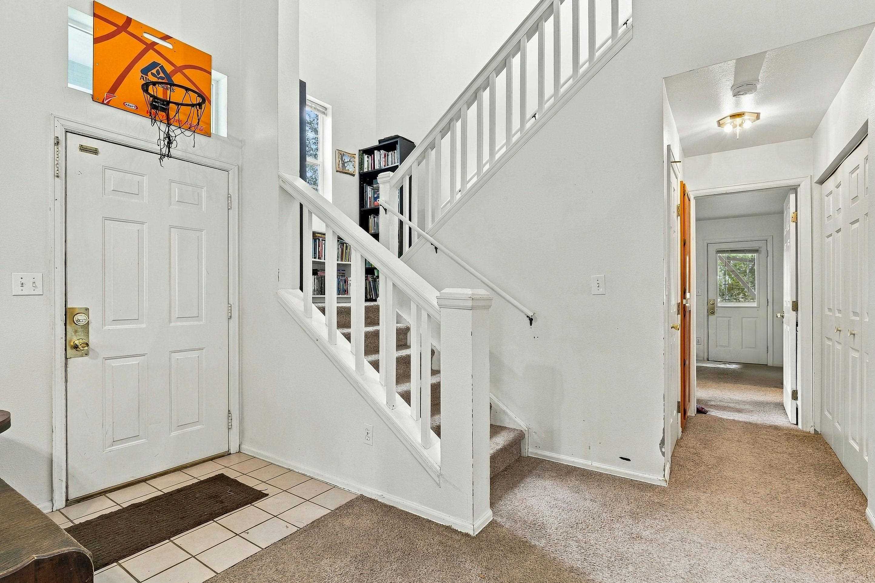 559 W Willow Court Property Photo 4