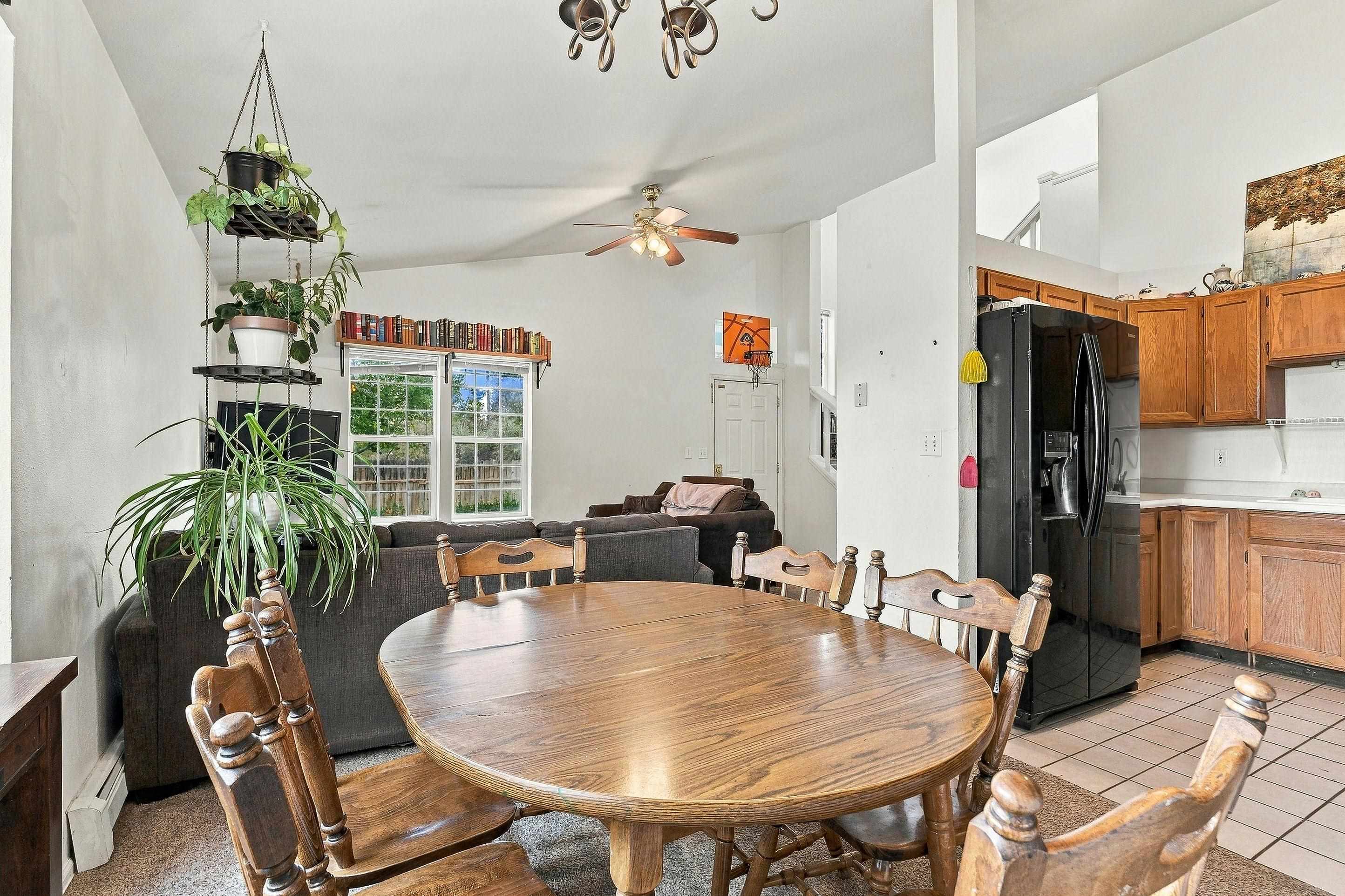 559 W Willow Court Property Photo 8