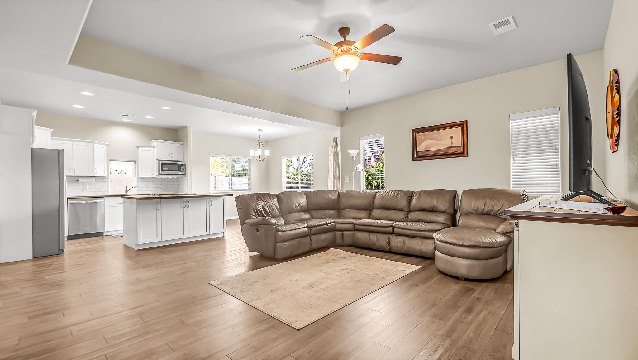 2477 Tiptop Avenue Property Photo 6