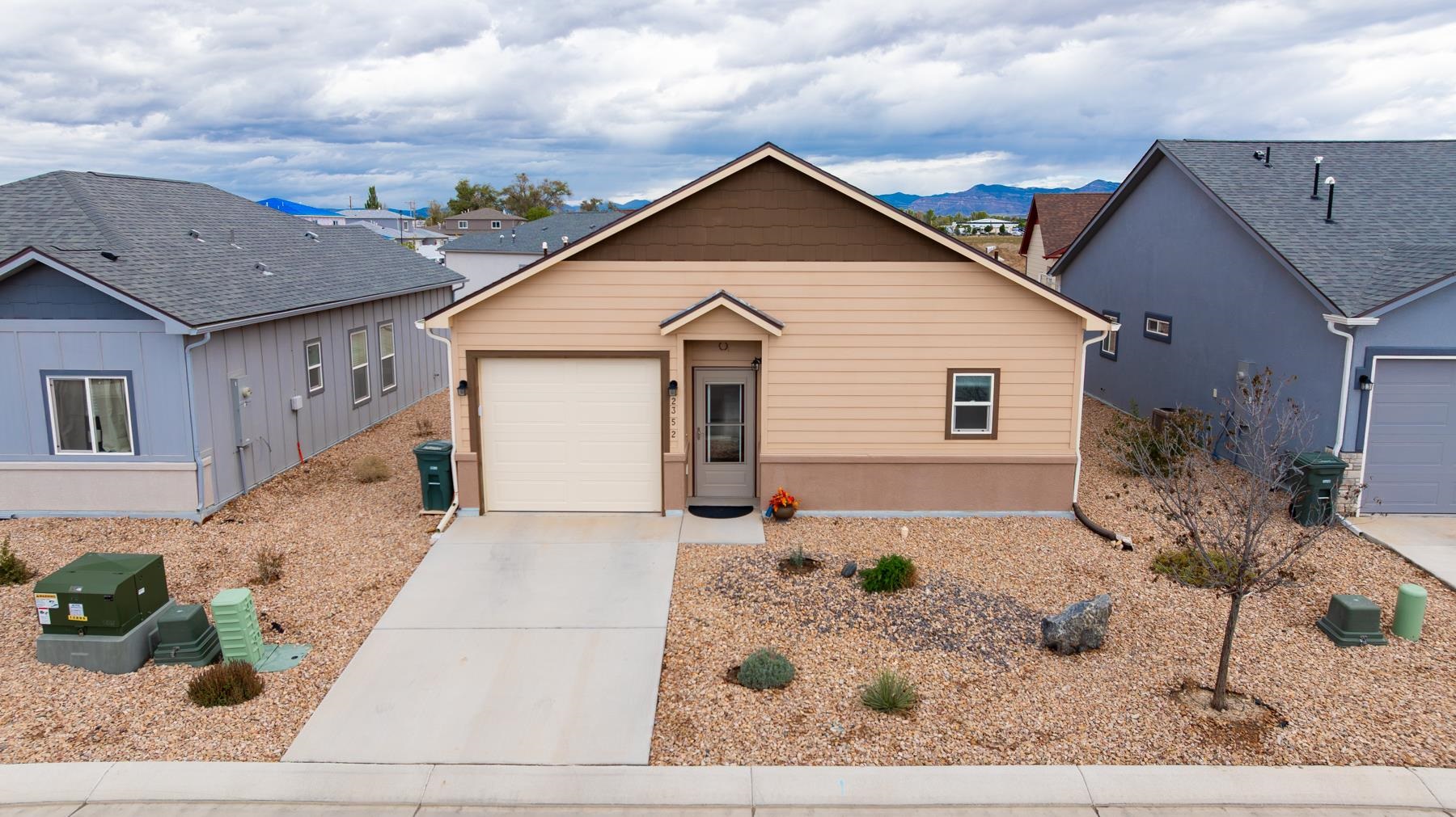 2352 Zion Canyon Avenue Property Photo 4