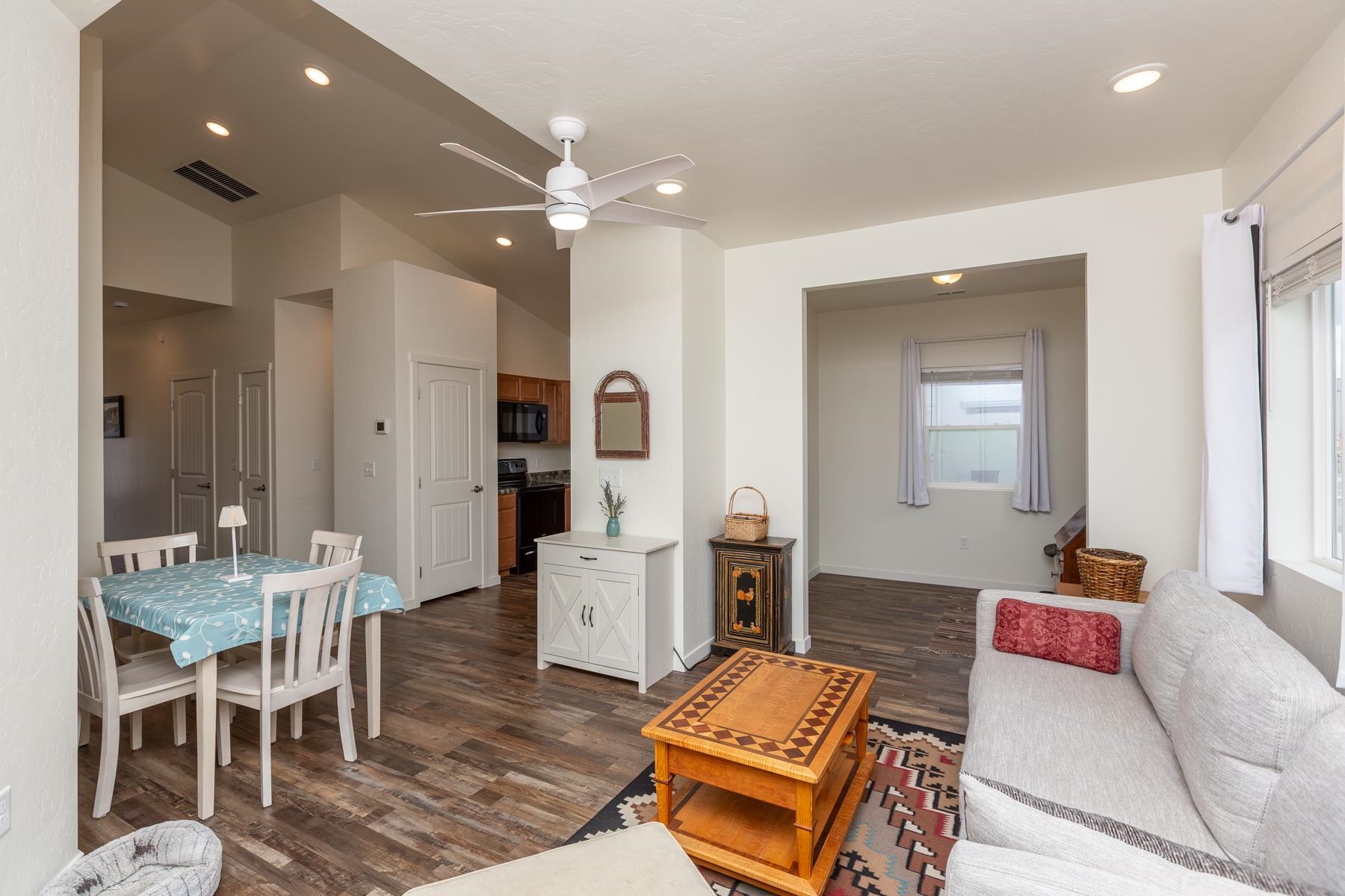 2352 Zion Canyon Avenue Property Photo 8