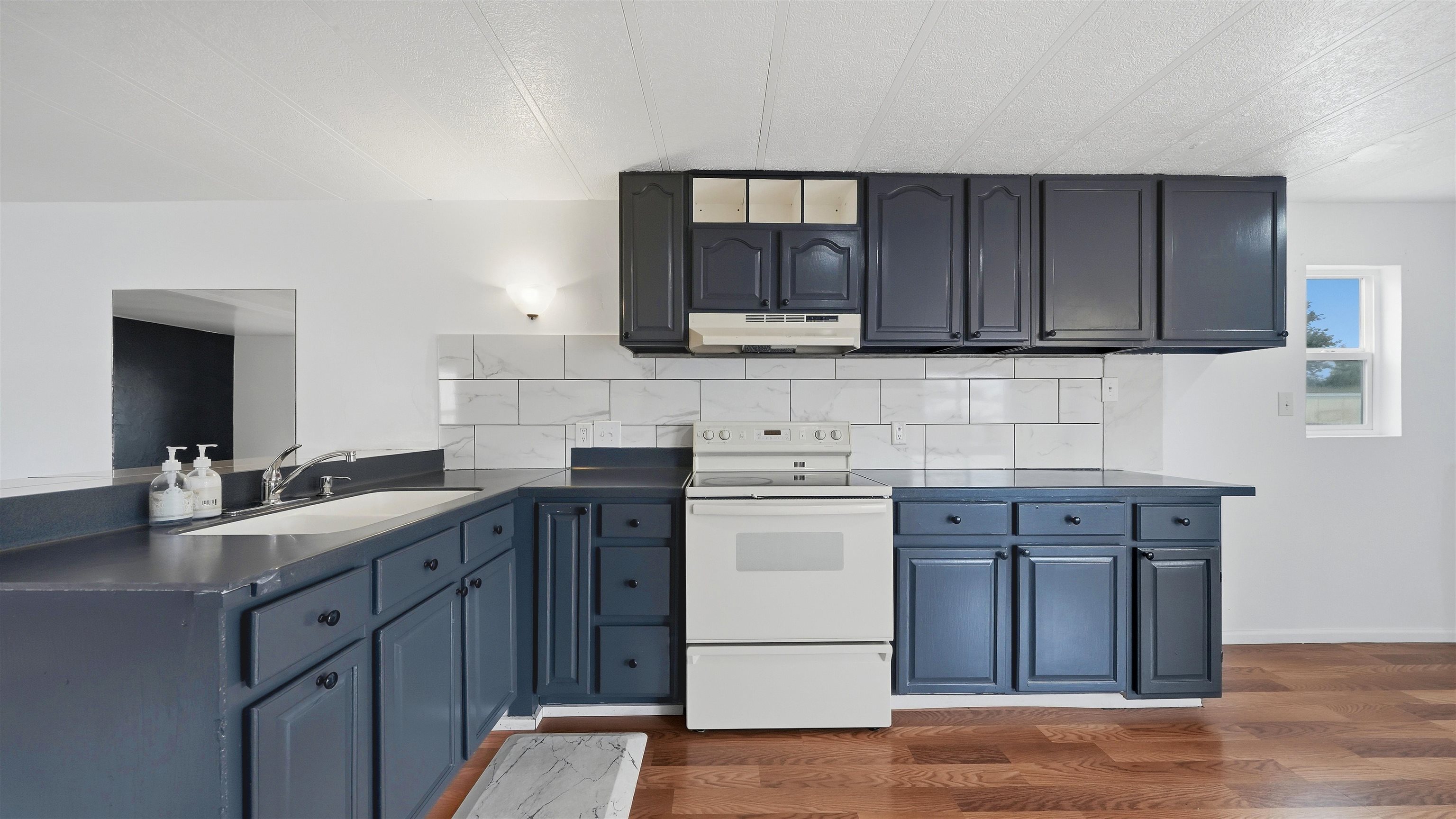 3268 E Road Property Photo 7