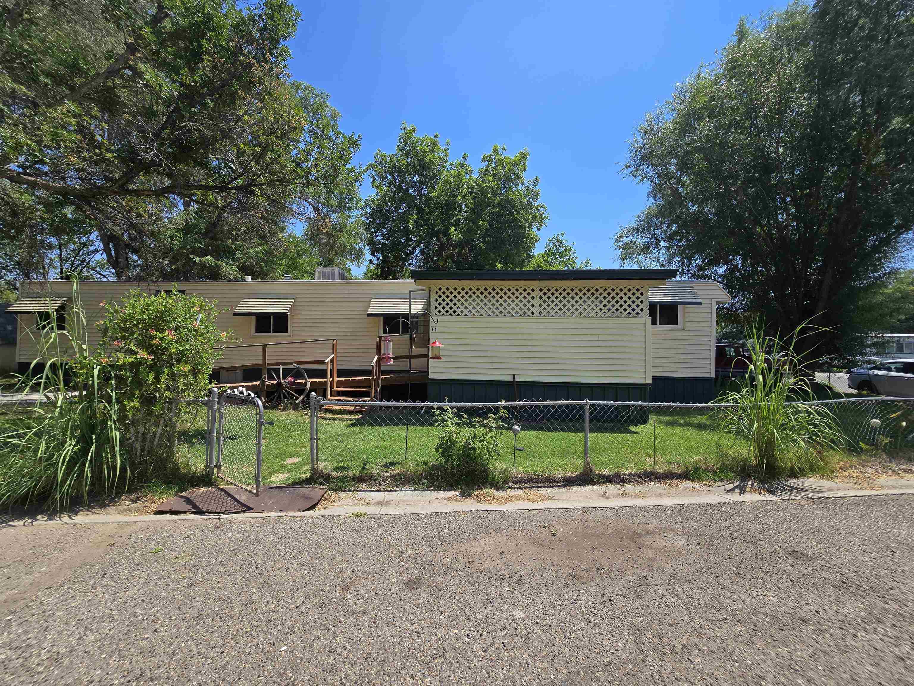 825 E Ottley Avenue Property Photo 2