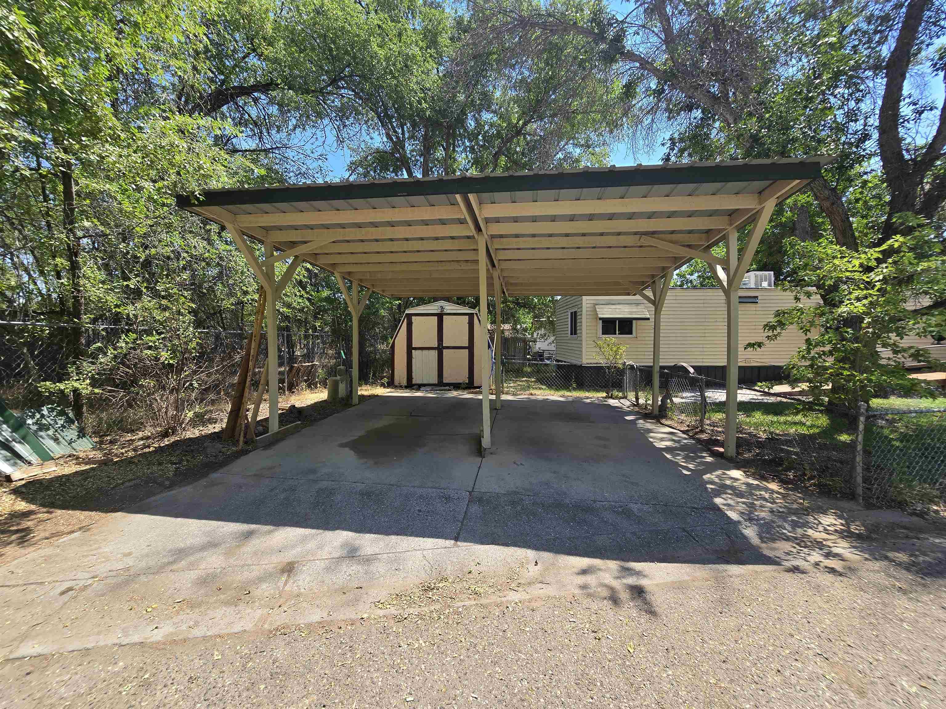 825 E Ottley Avenue Property Photo 4