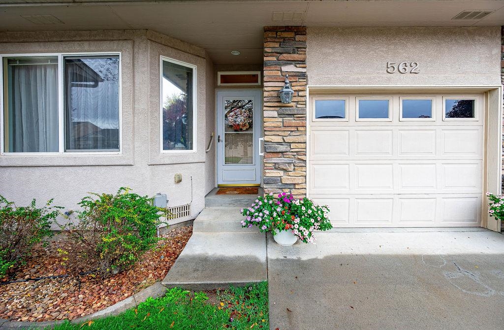 562 Garden Grove Court Property Photo 2