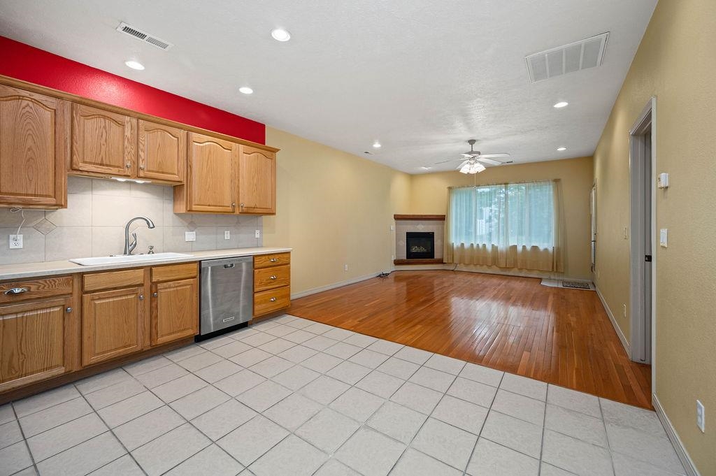 562 Garden Grove Court Property Photo 3