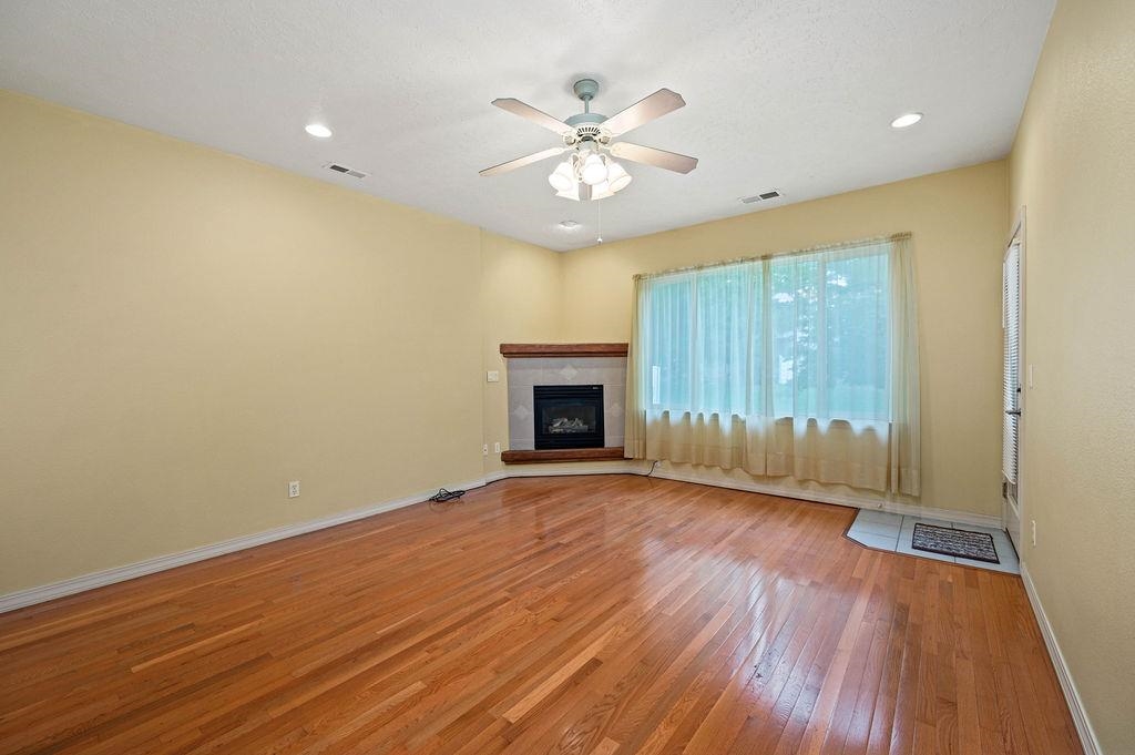 562 Garden Grove Court Property Photo 6