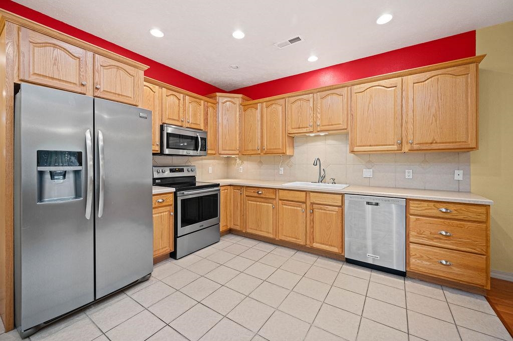 562 Garden Grove Court Property Photo 8