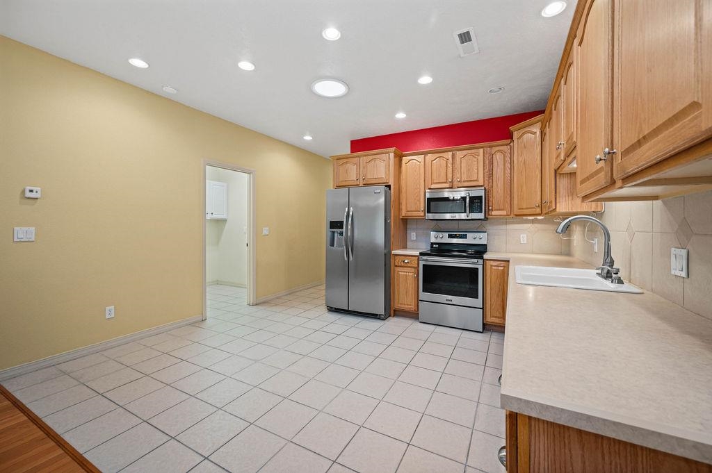 562 Garden Grove Court Property Photo 9
