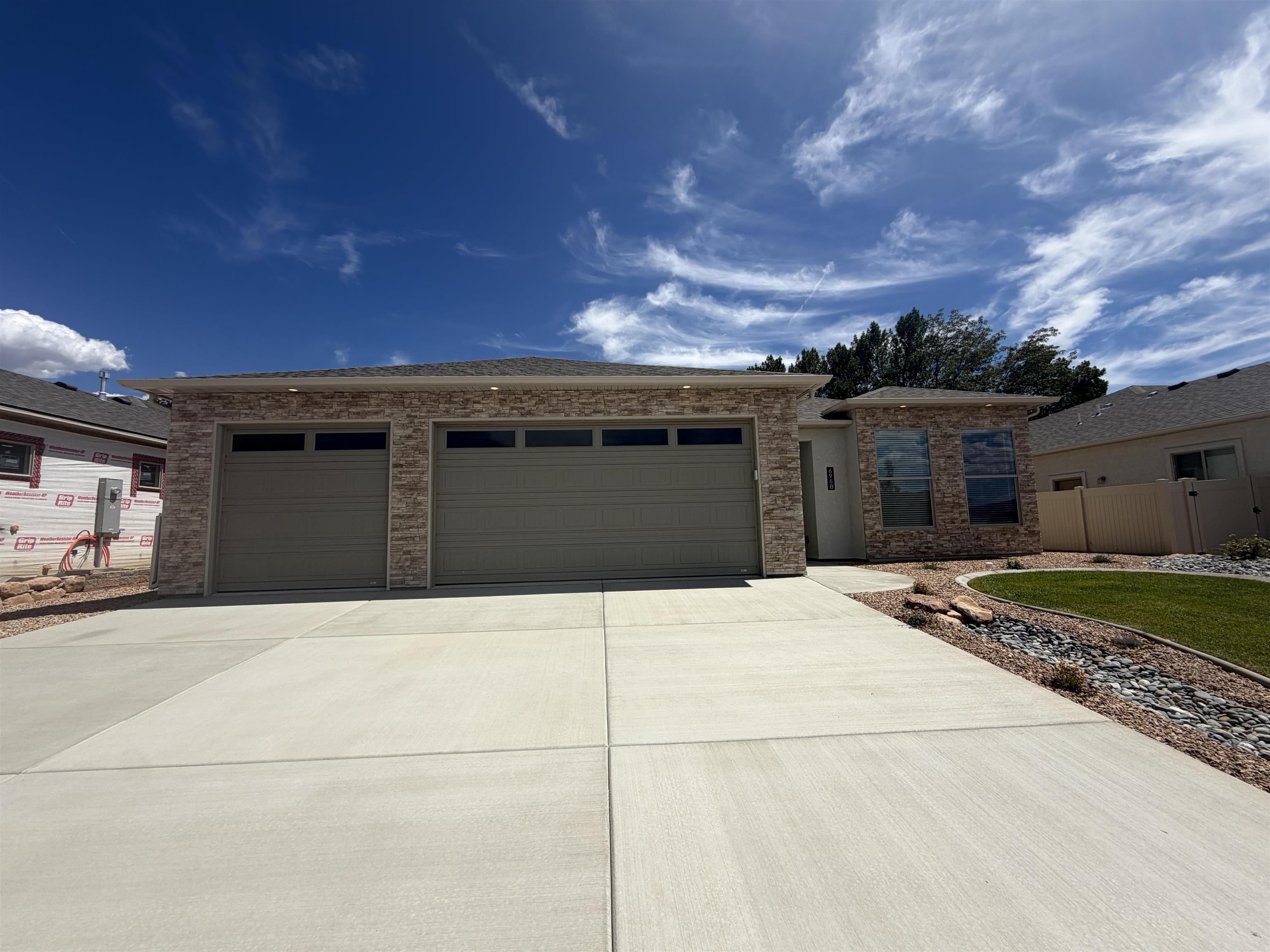 699 ARRAN WAY Property Photo 1