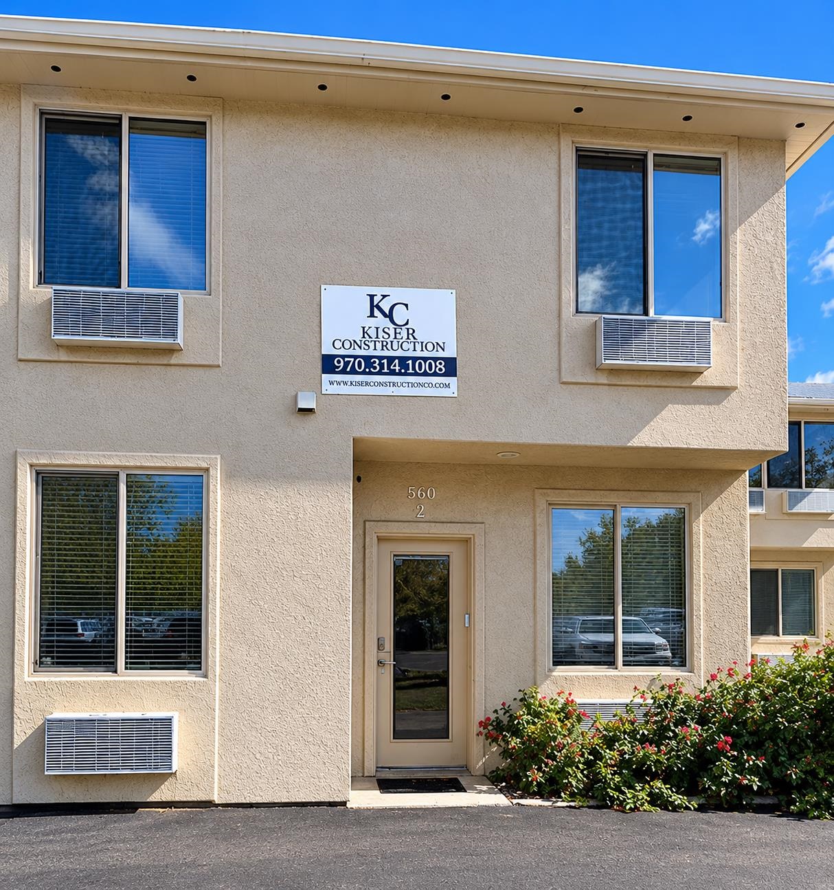560 S Commercial Drive Property Photo 1