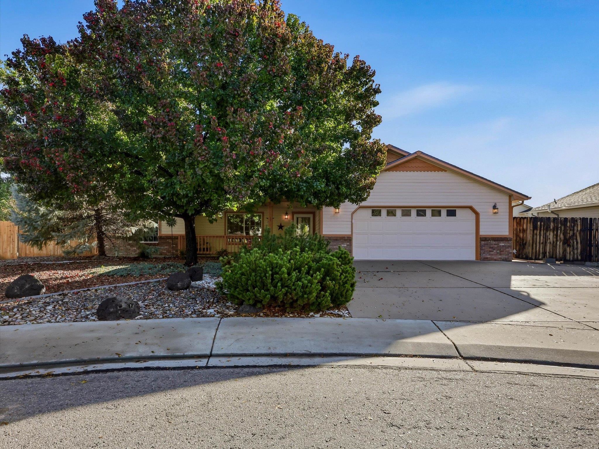 462 Amelia Rose Court Property Photo 1