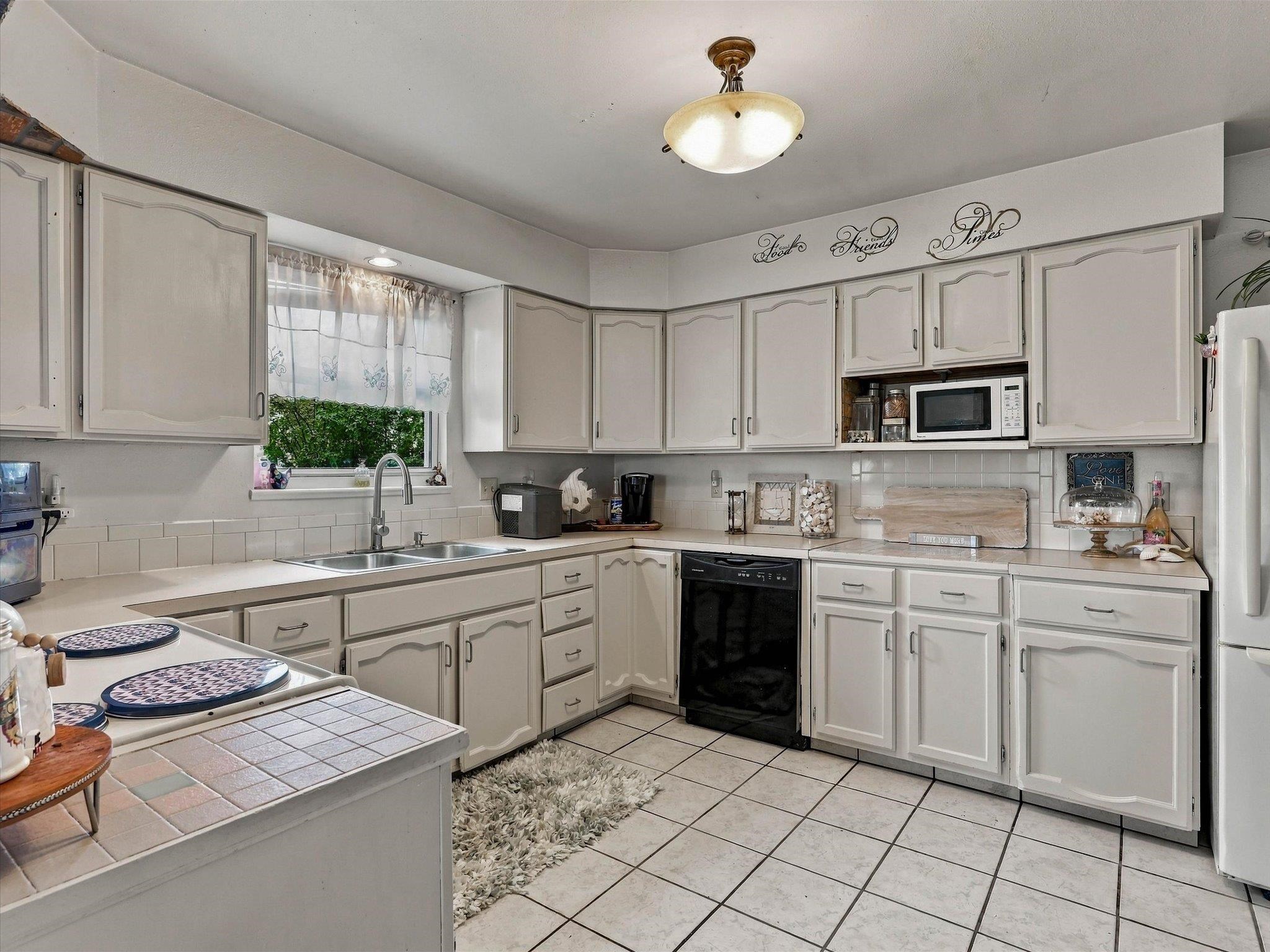 3252 Castaneda Drive Property Photo 8