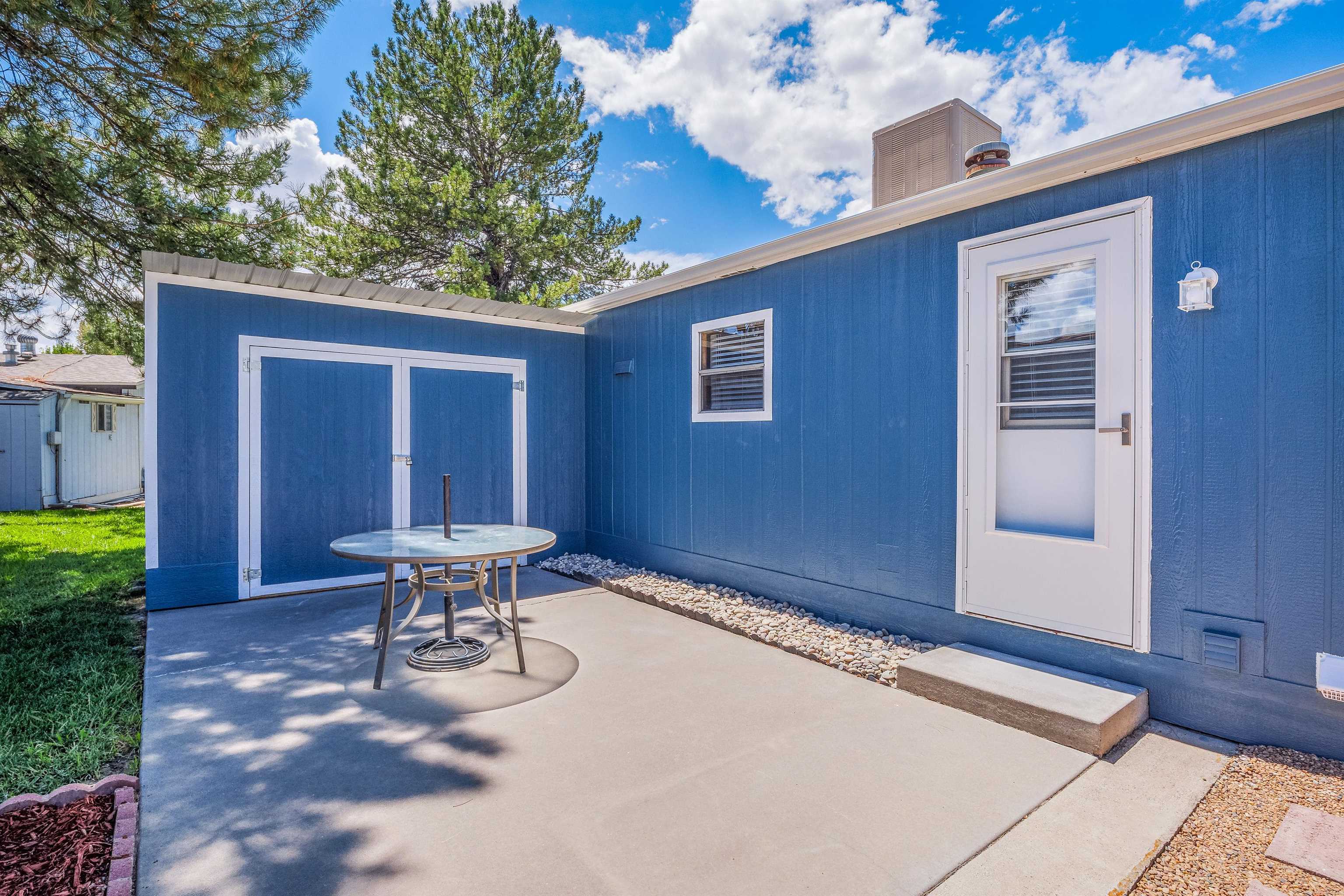 598 E Conestoga Circle Property Photo 4