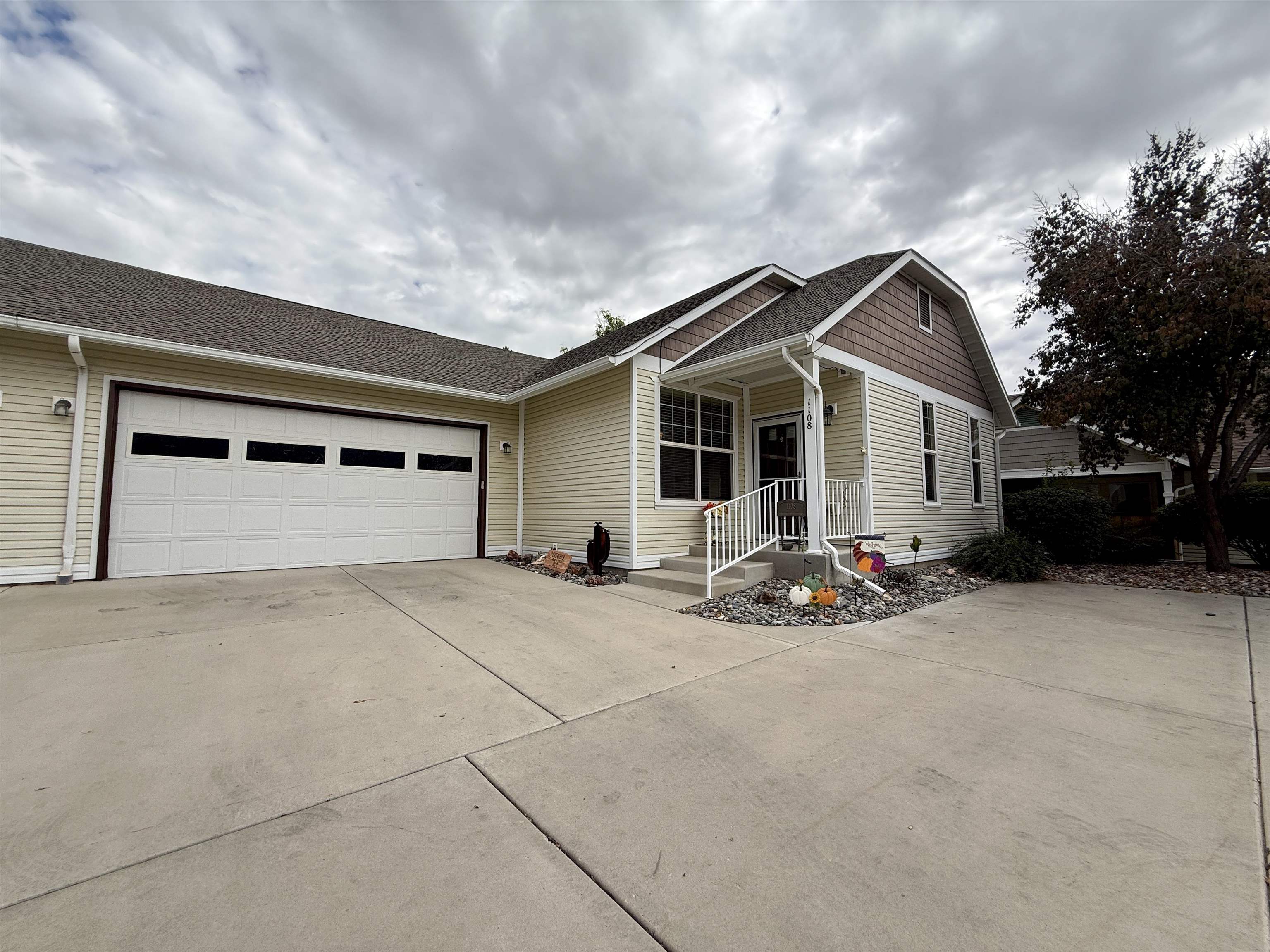 1108 Sunrose Lane Property Photo 1