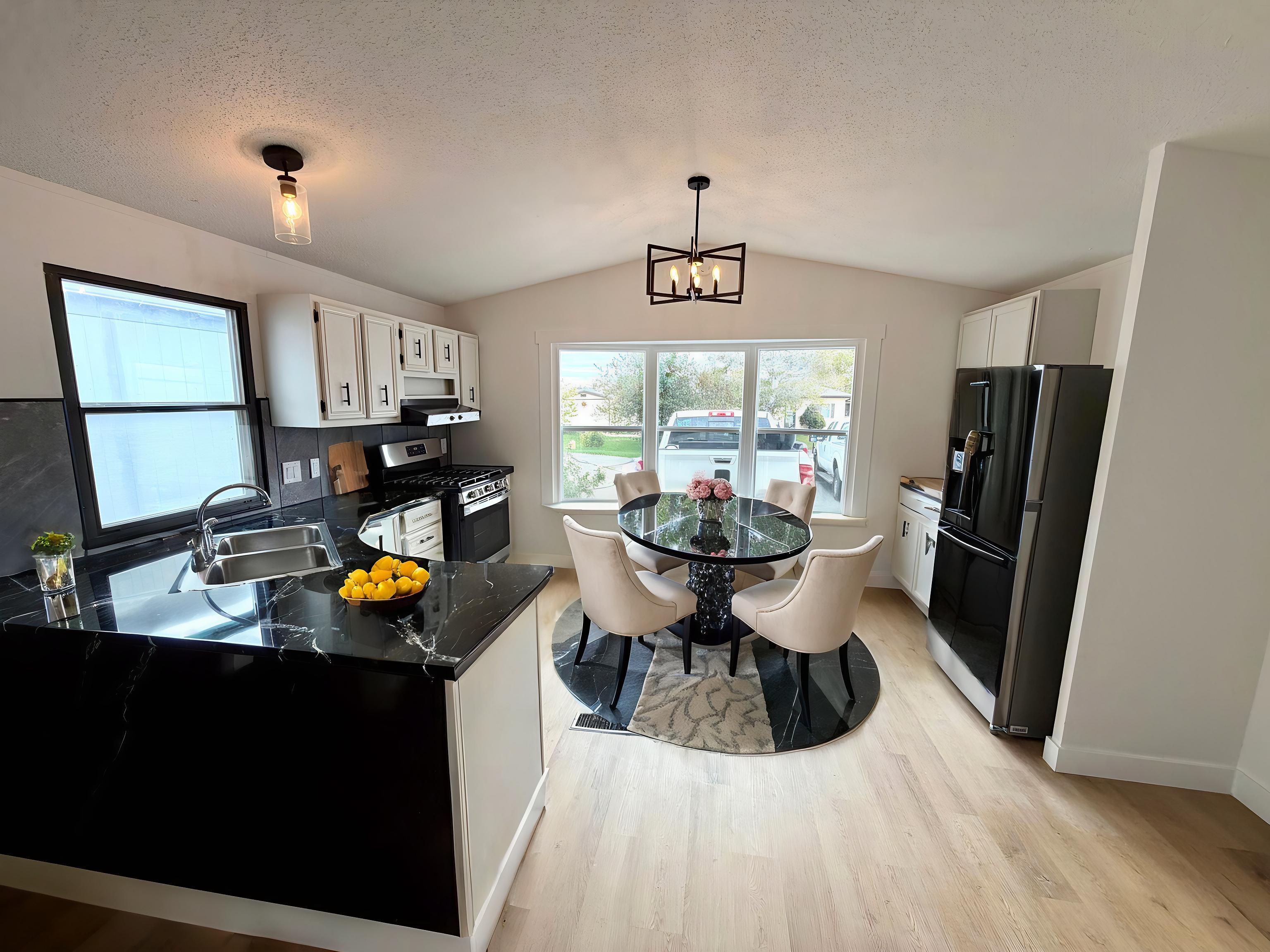 596 E Conestoga Circle Property Photo 11