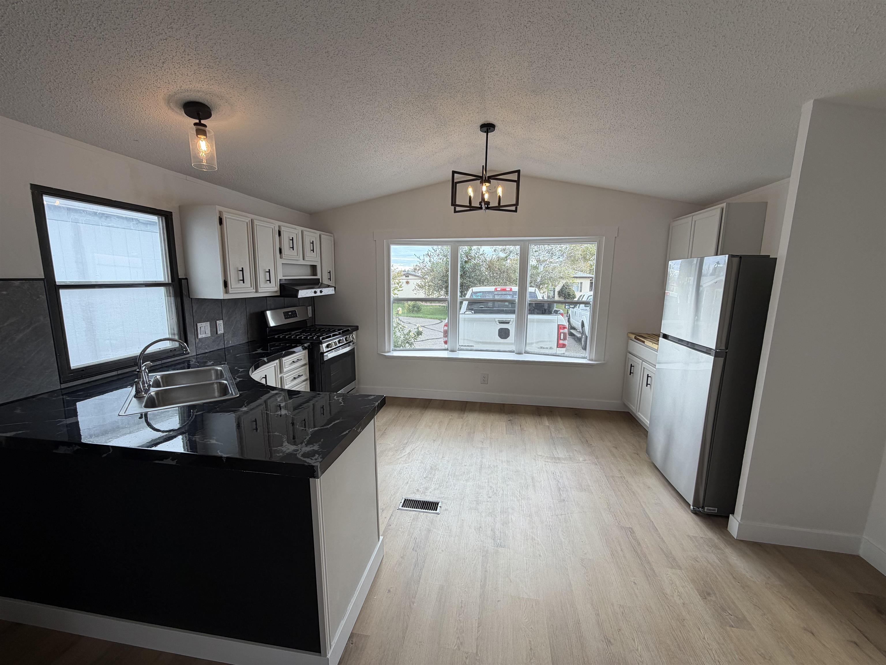 596 E Conestoga Circle Property Photo 13