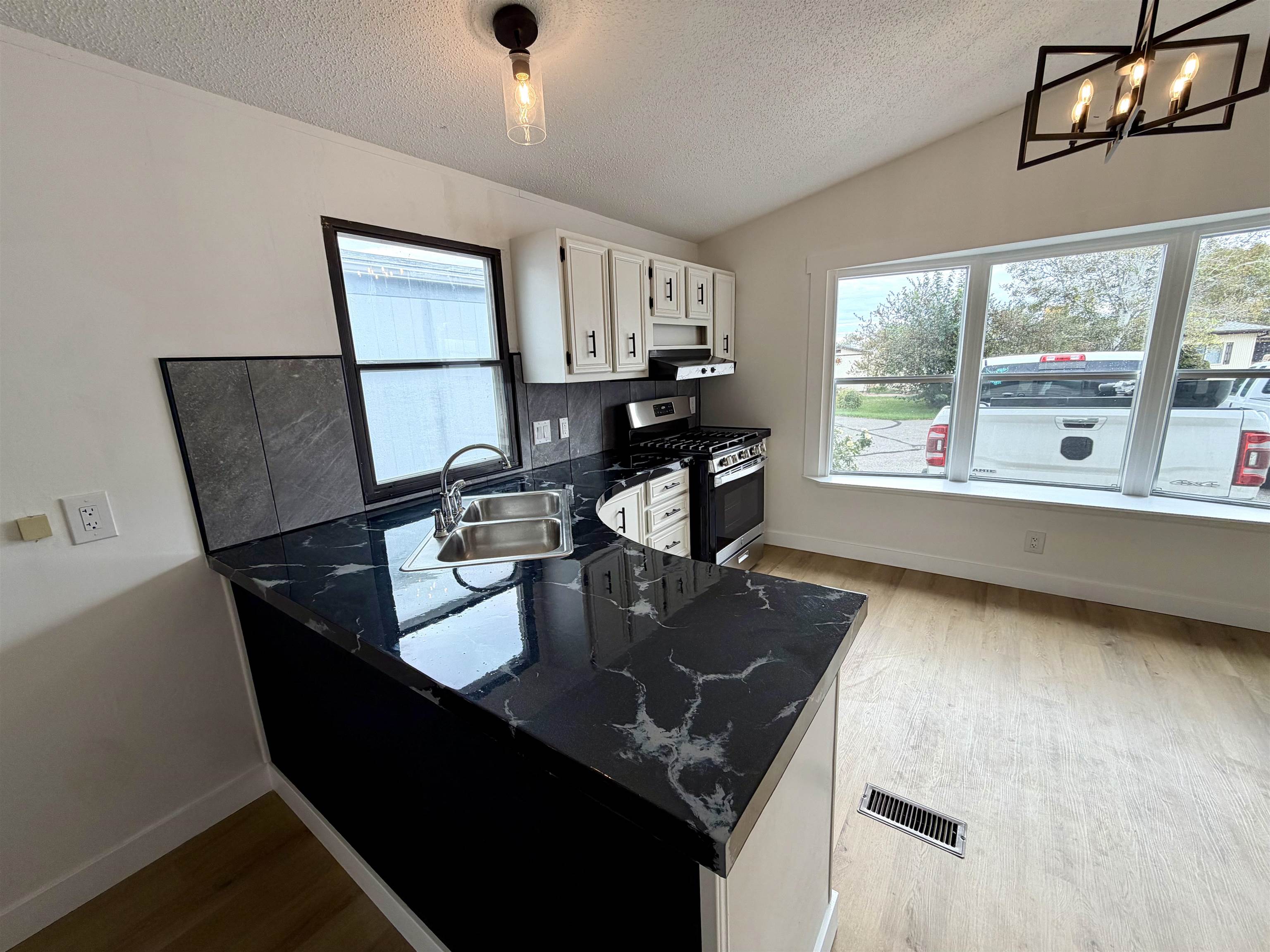 596 E Conestoga Circle Property Photo 23