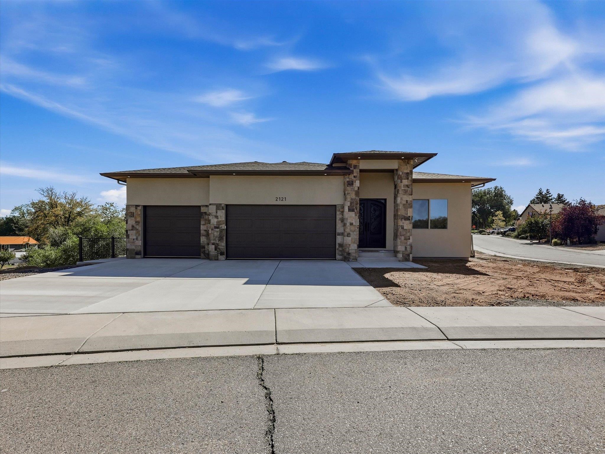 2121 Riverbend Court Property Photo 1