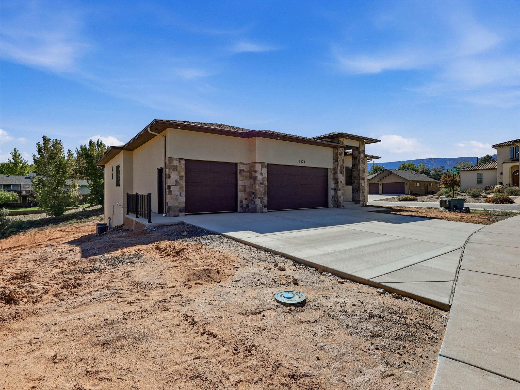 2121 Riverbend Court Property Photo 4
