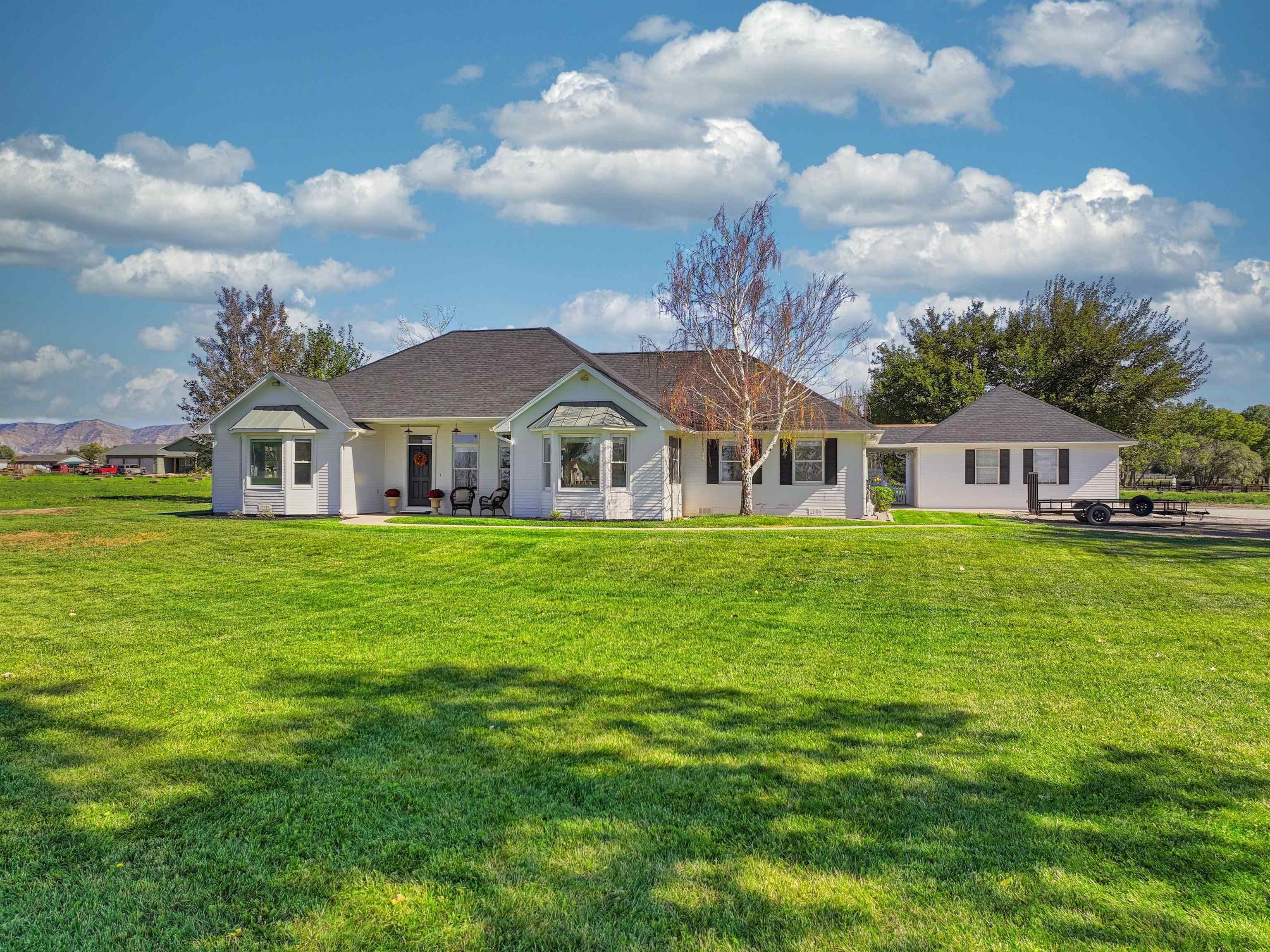 890 24 Road Property Photo 2