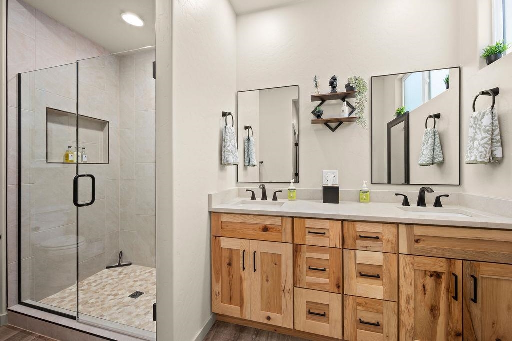 411 Clements Way Property Photo 4