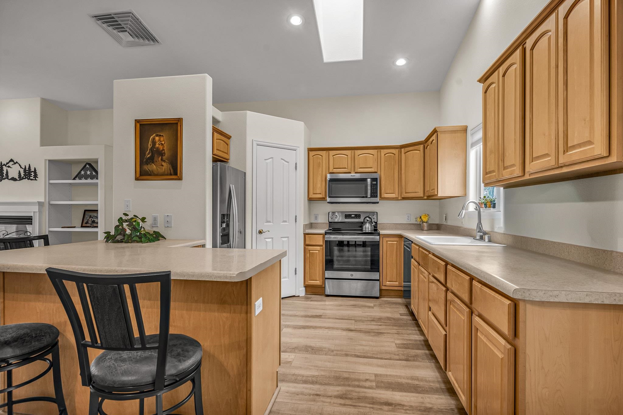 2157 Glenstone Court Property Photo 8