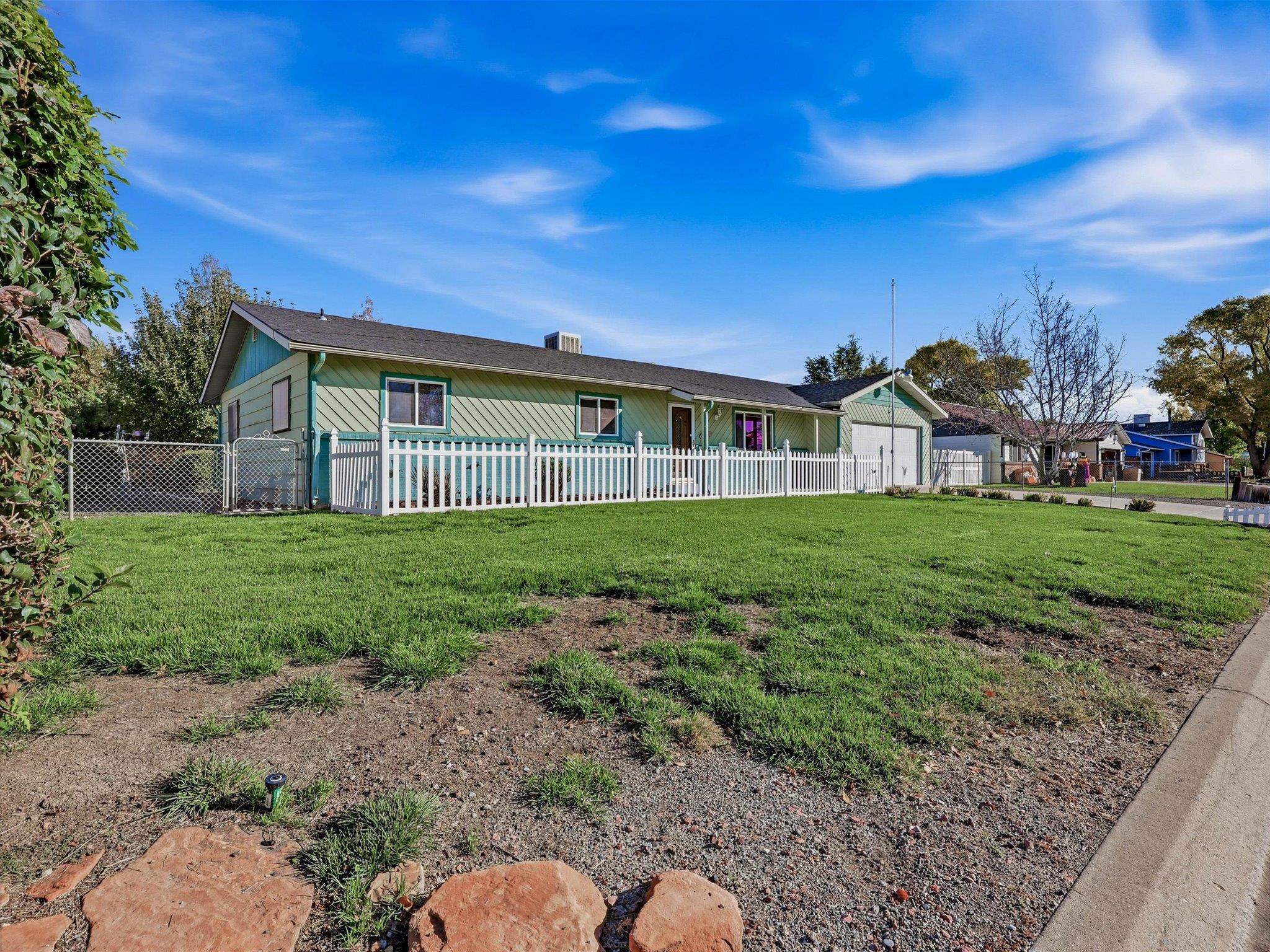 3090 Pinyon Place Property Photo 2