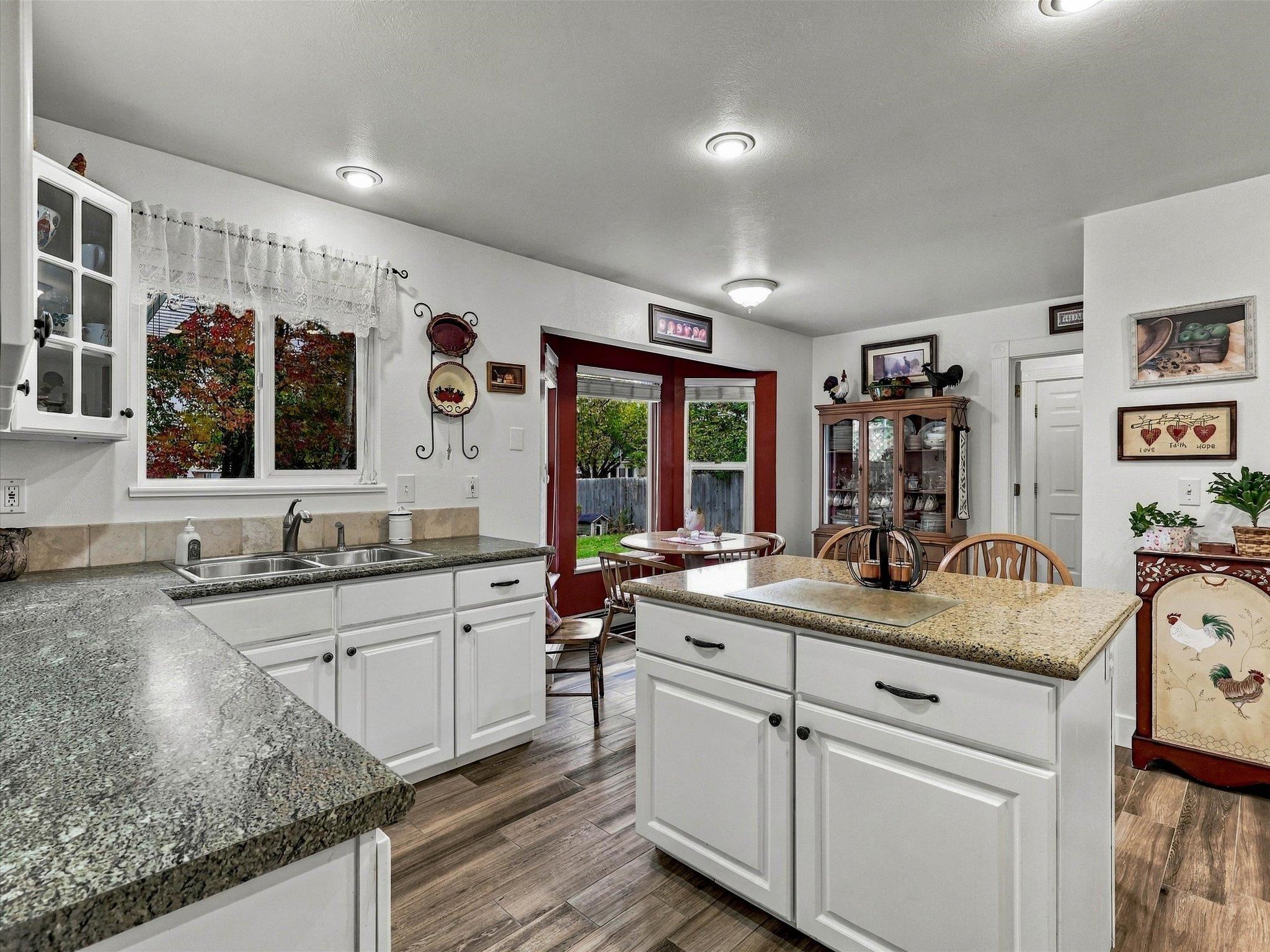 2652 Hemlock Court Property Photo 12