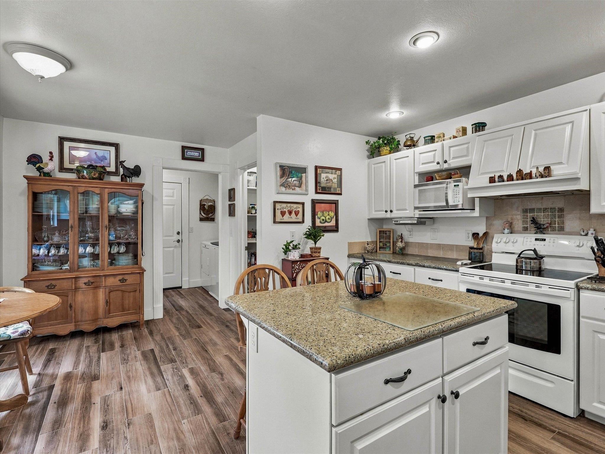 2652 Hemlock Court Property Photo 13