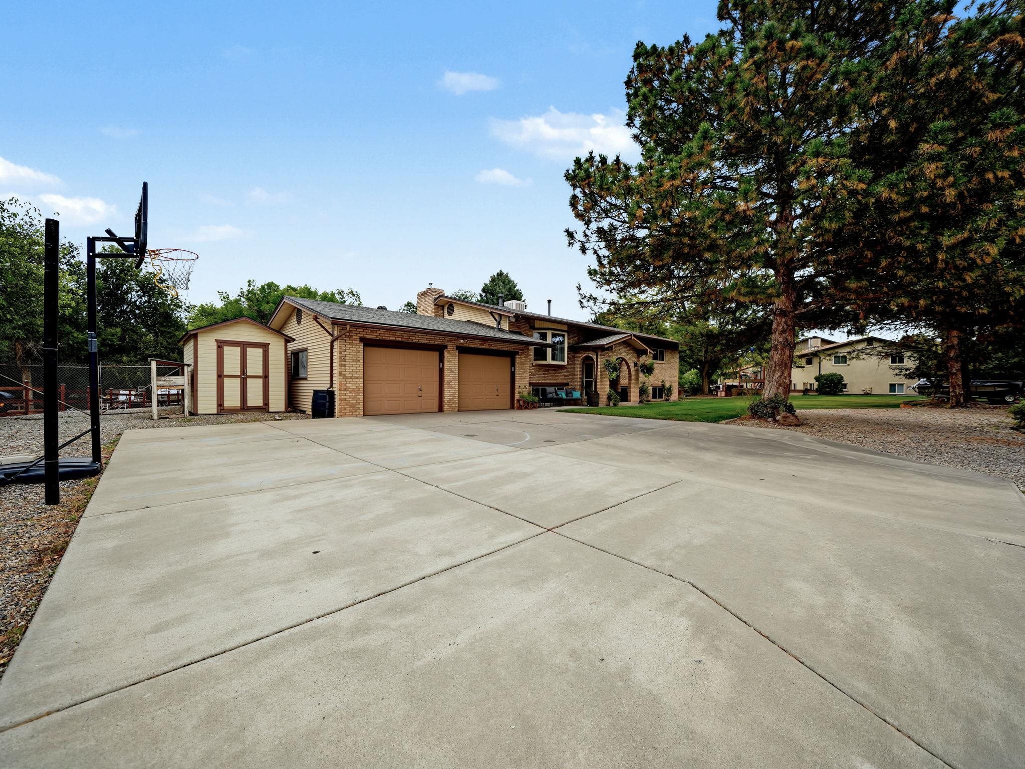 570 Sunny Meadow Lane Property Photo 3