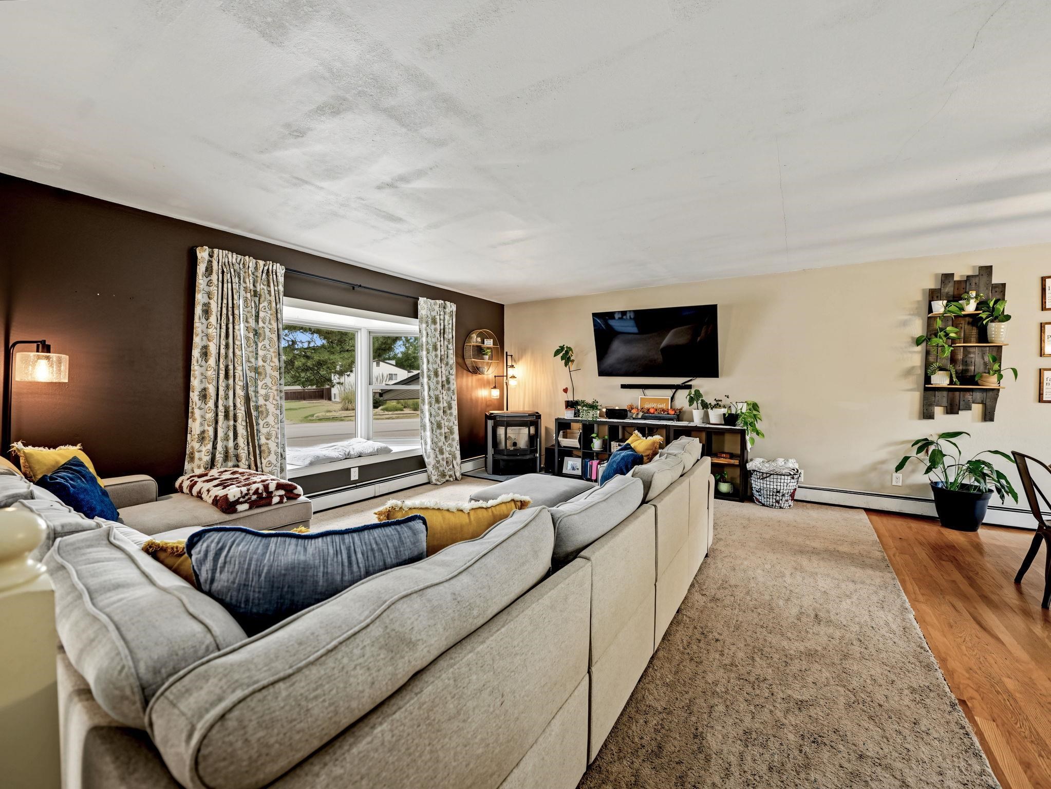 570 Sunny Meadow Lane Property Photo 4