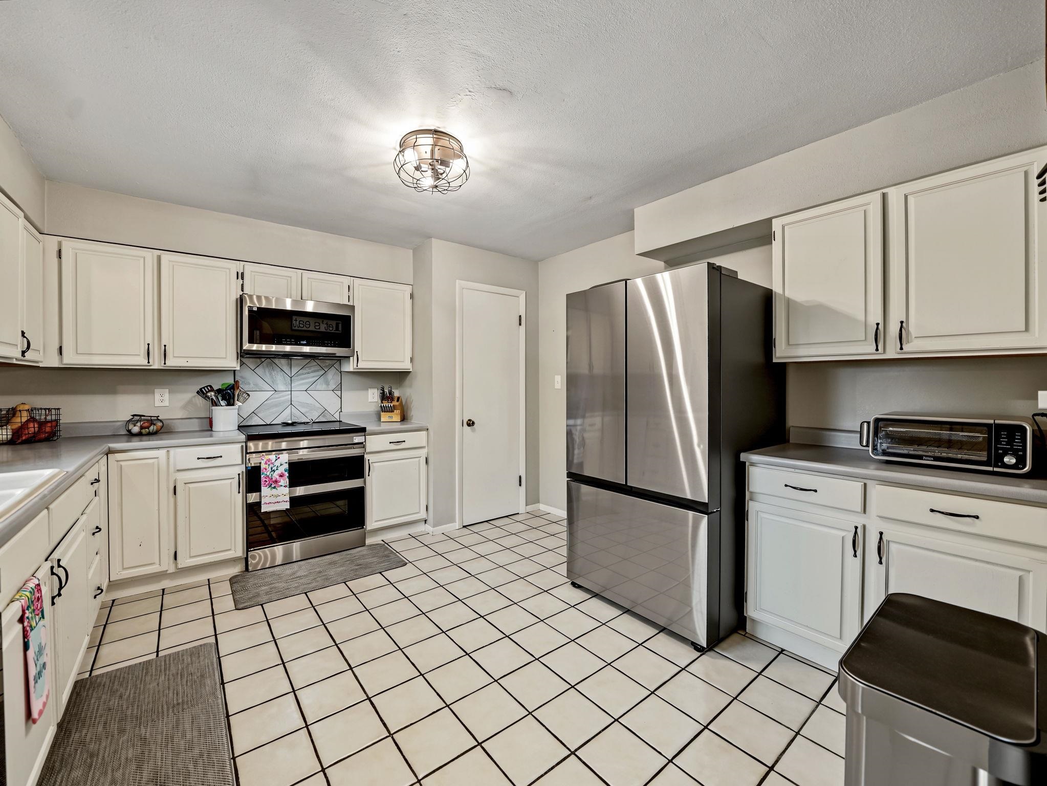 570 Sunny Meadow Lane Property Photo 13