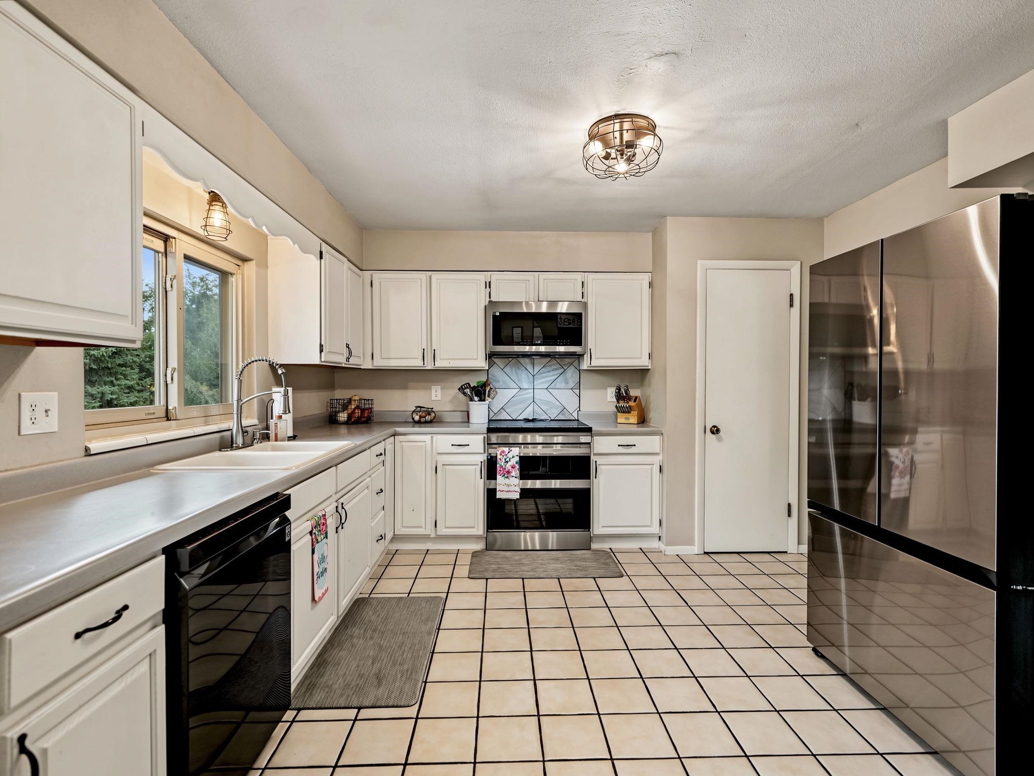 570 Sunny Meadow Lane Property Photo 14