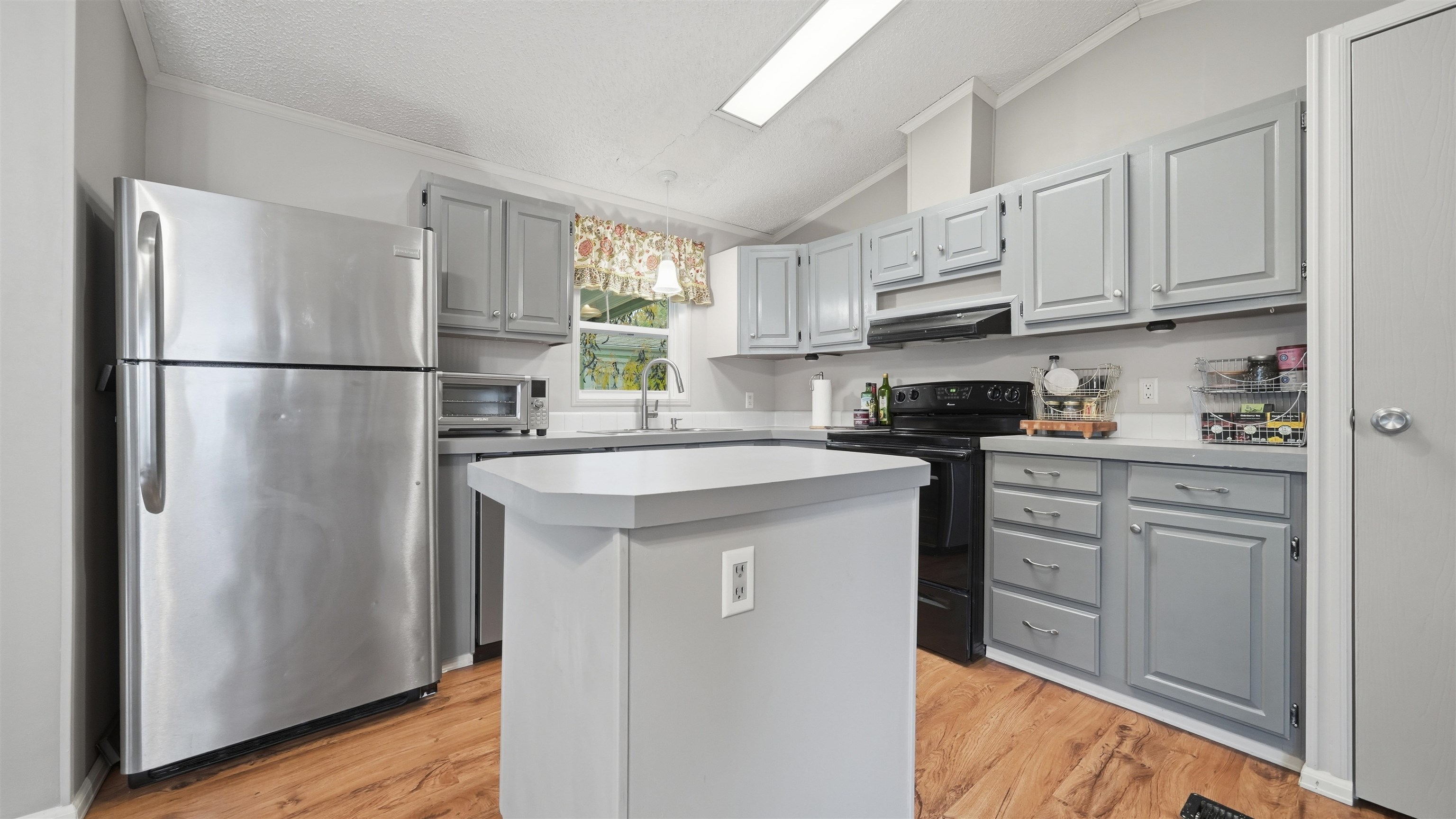 435 32 Road Property Photo 6