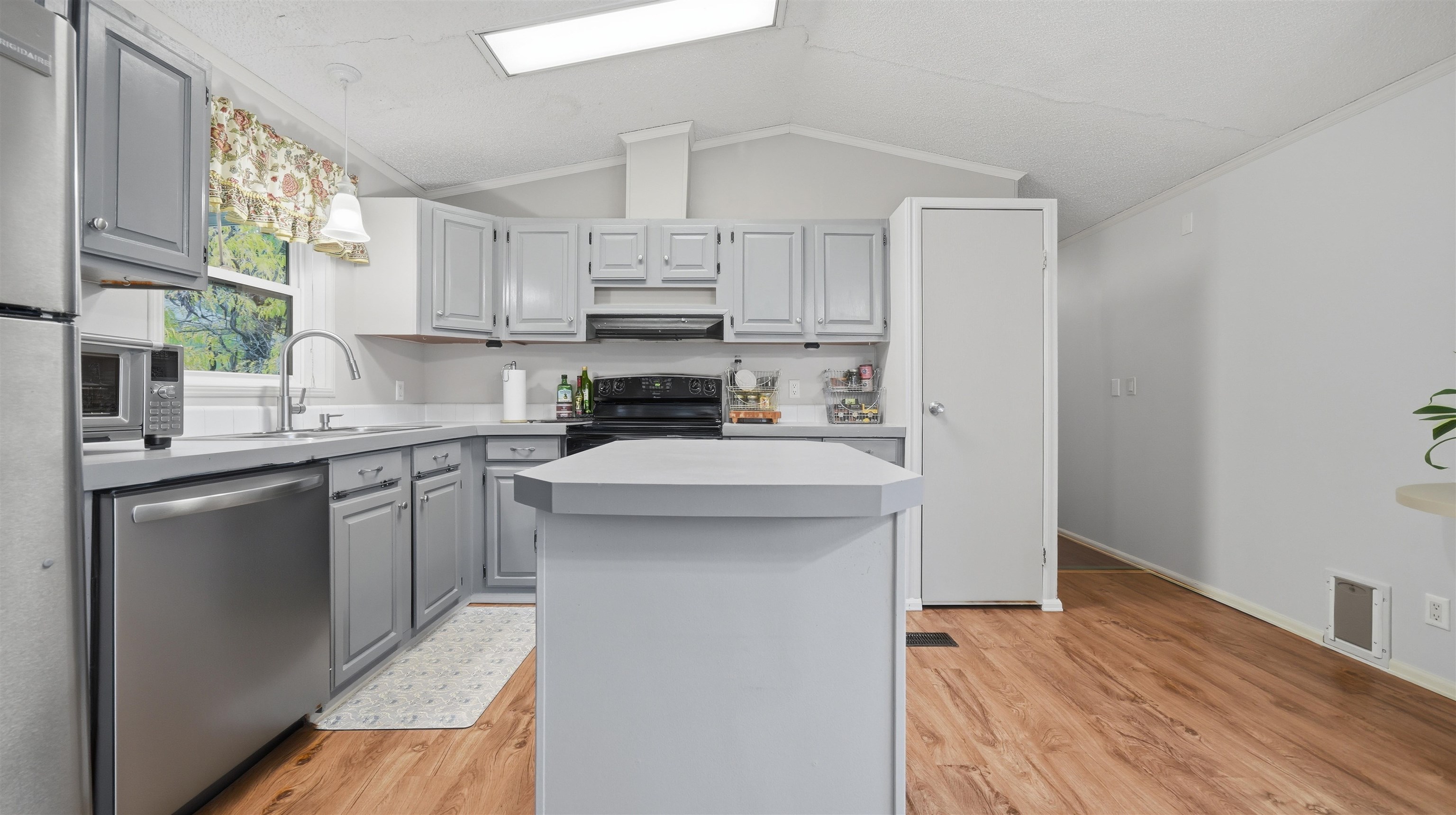 435 32 Road Property Photo 7