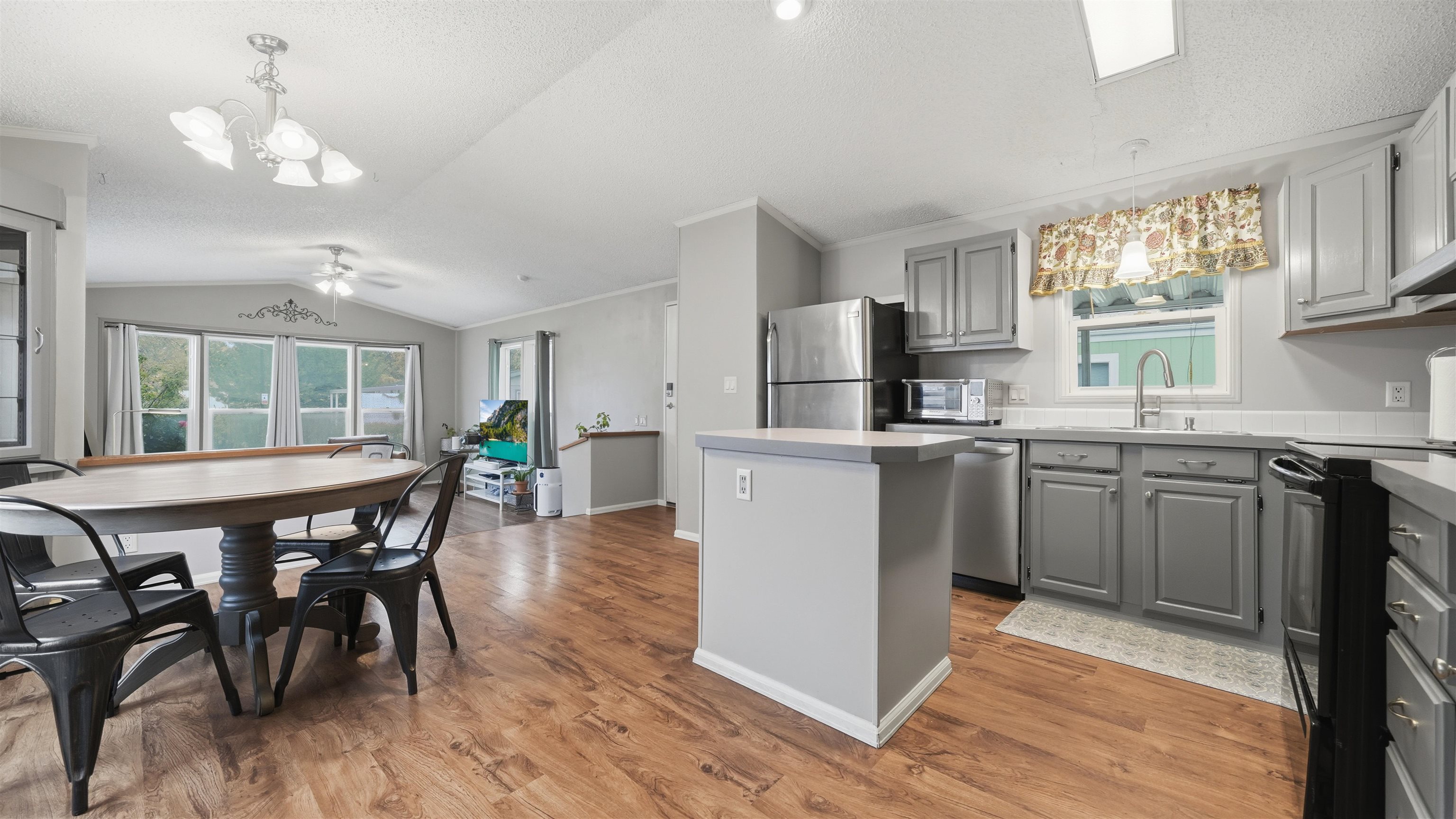 435 32 Road Property Photo 9