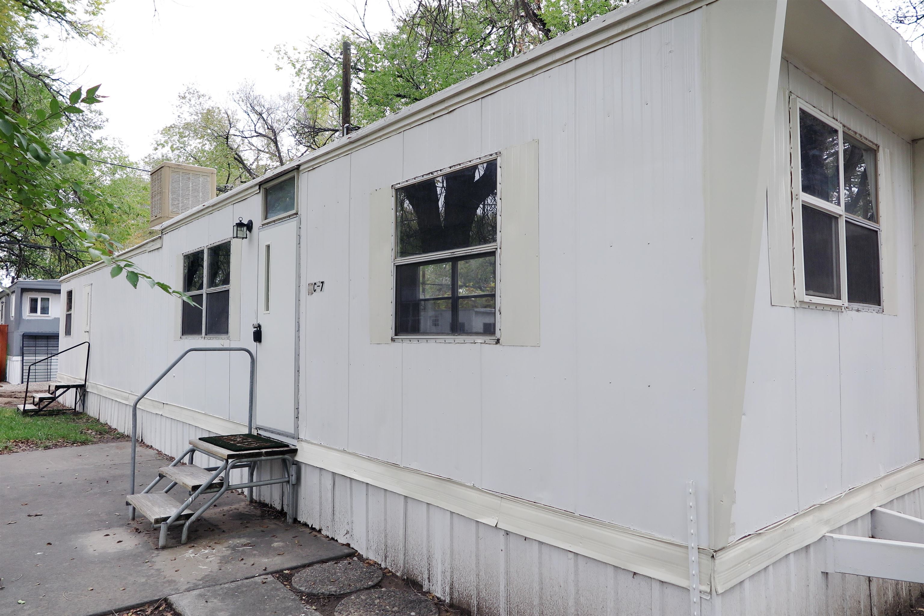 2713 B 1/2 Road Property Photo 1
