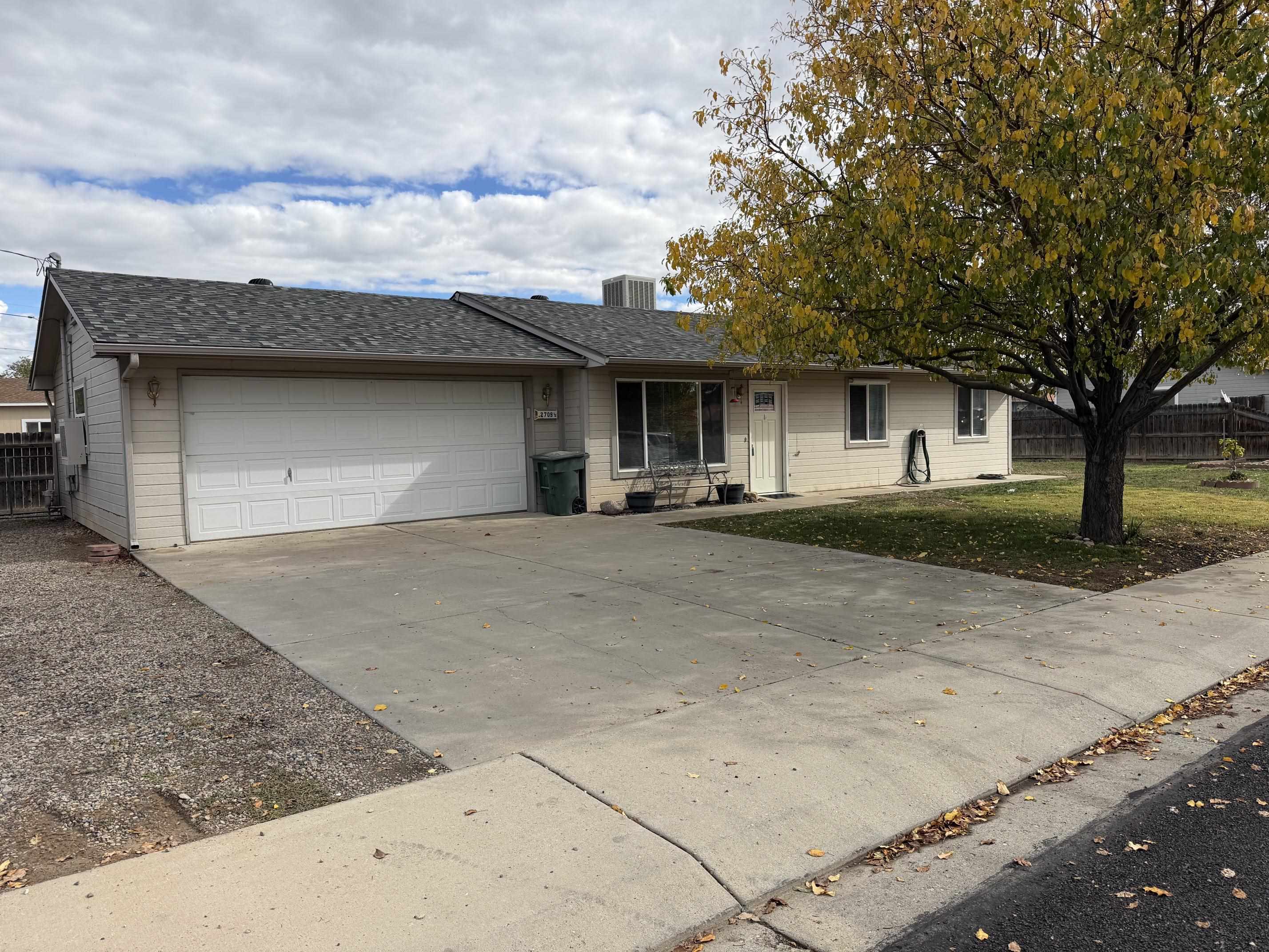 2709 1/2 B 3/4 Road Property Photo 1